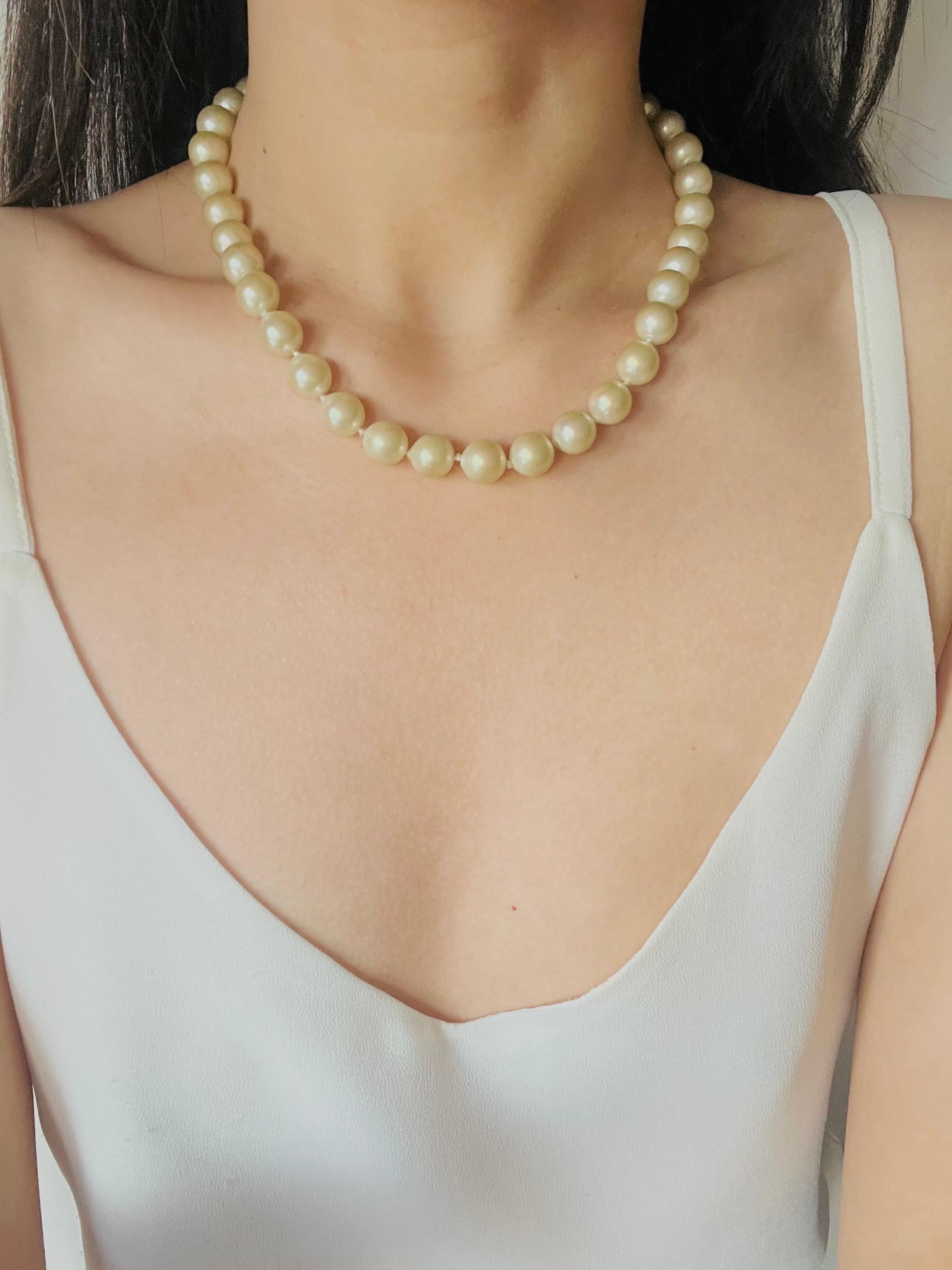 Christian Dior, collier vintage des années 1980, larges perles rondes et perles avec logo en vente 2