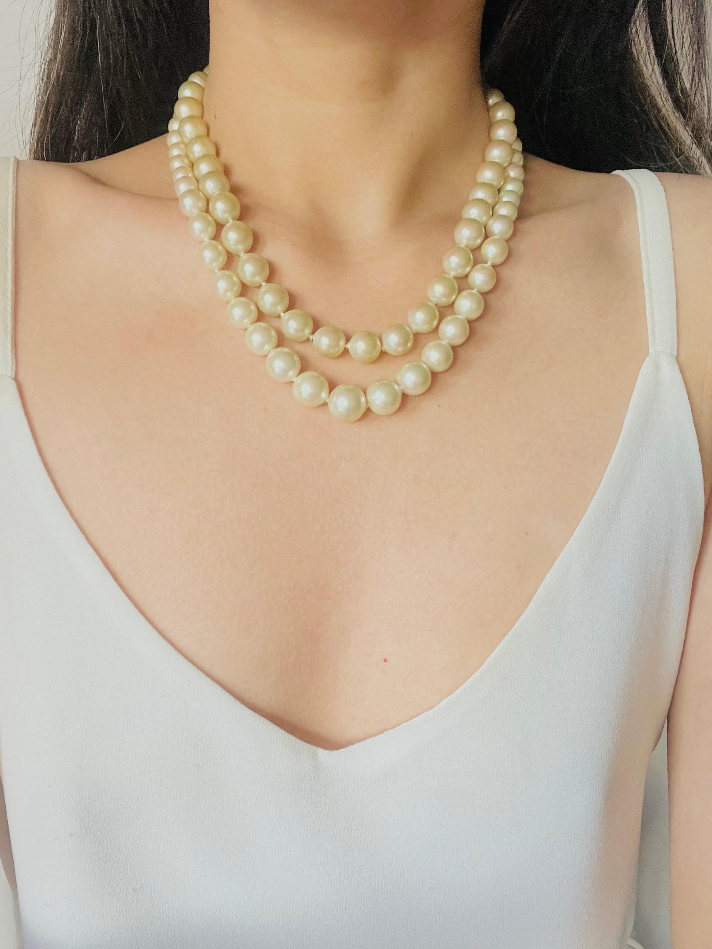 Christian Dior, collier vintage des années 1980, larges perles rondes et perles avec logo en vente 3