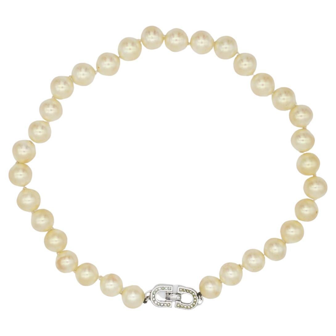Christian Dior Vintage 1980s Large White Round Pearls Logo CD Crystals Necklace, Silver Plated

Very good condition. Light scratches, barely noticeable. 100% Genuine.

Marked 'Chr.Dior (C) '. Rare to find.

Materials: Silver Plated metal,