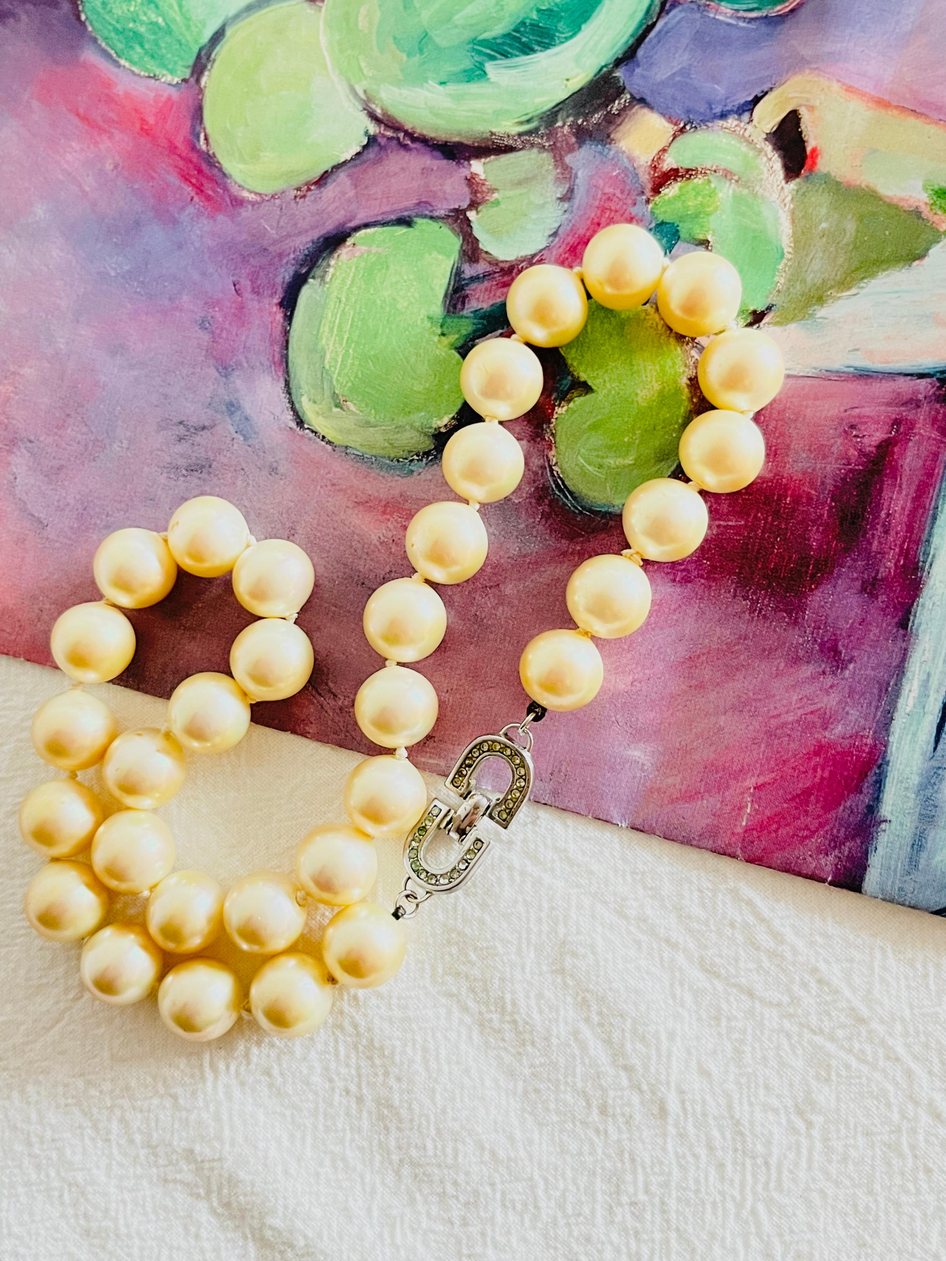 Christian Dior Vintage 1980s Large White Round Pearls Logo CD Crystals Necklace In Good Condition For Sale In Wokingham, England