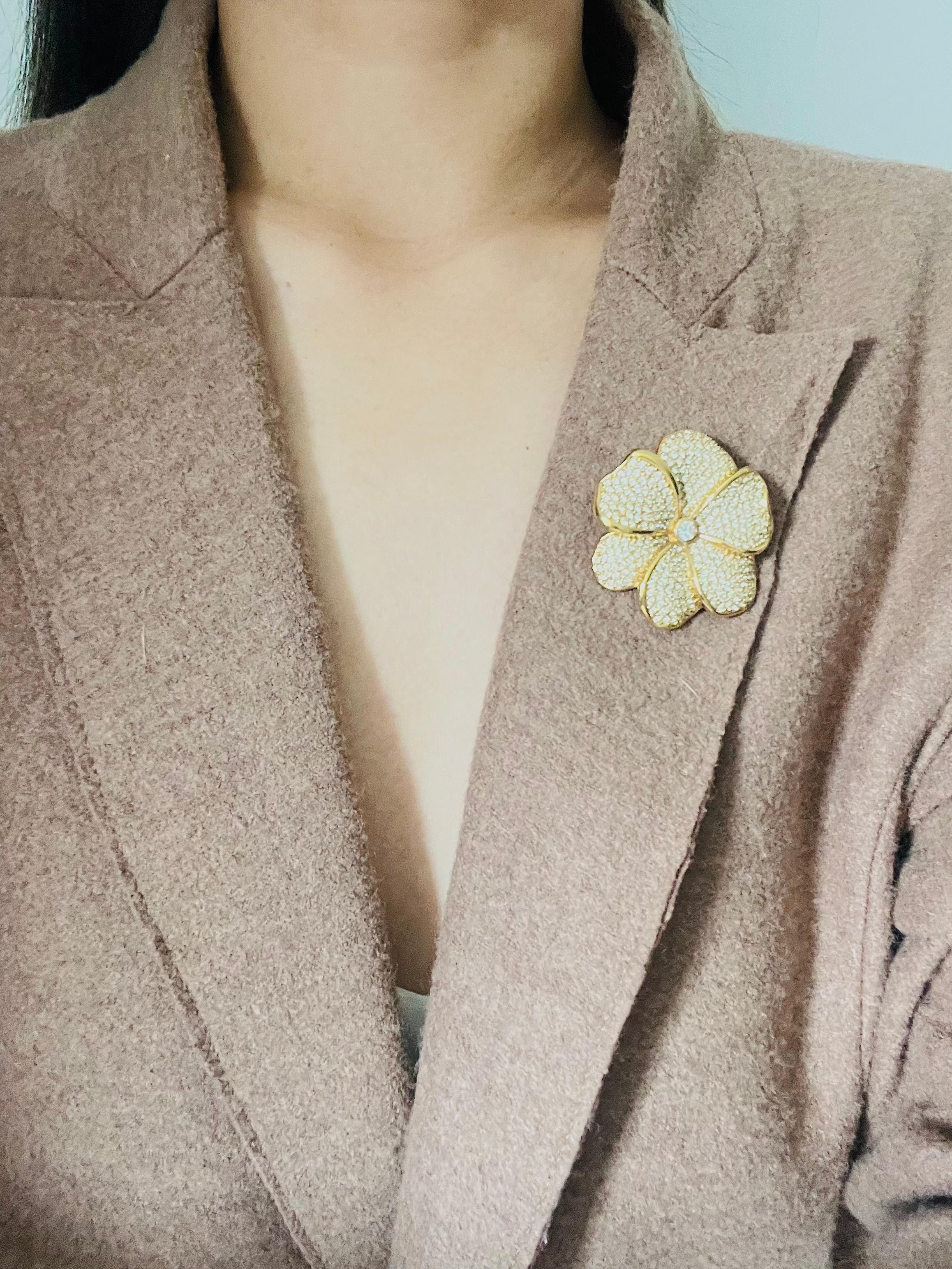 Christian Dior Vintage anni '80 Spilla a forma di fiore con cristalli grandi e lucenti 2