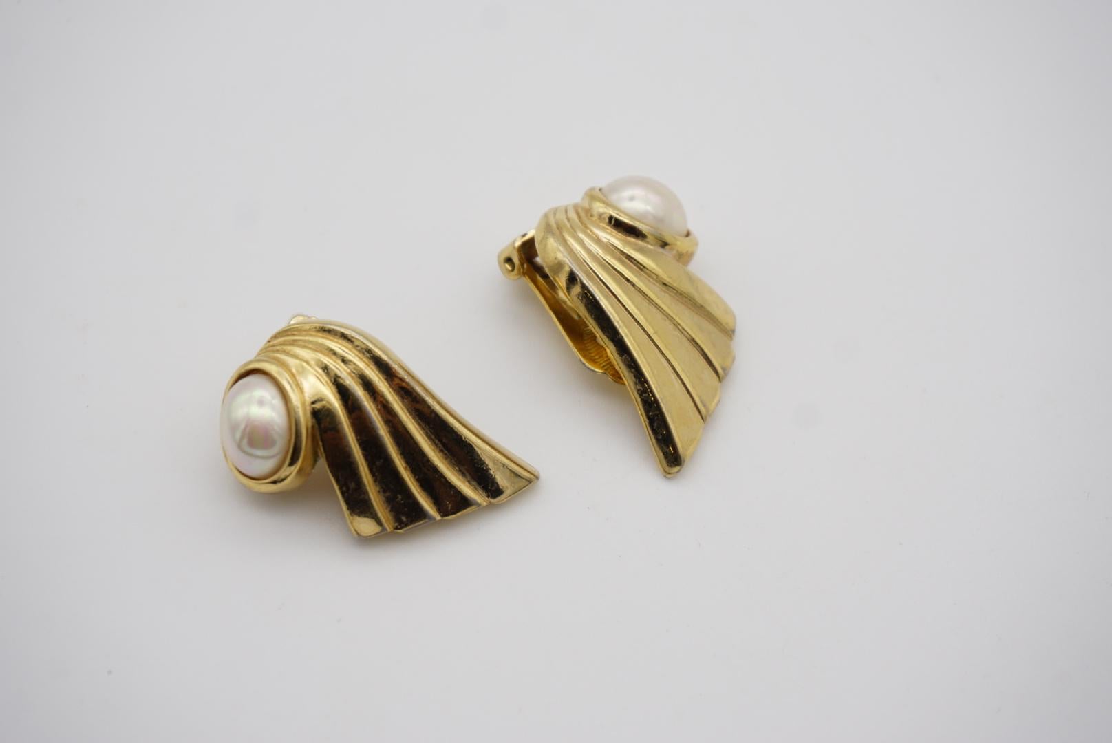 Christian Dior Vintage 1980s Large Wing Feather Oval Pearl Gold Clip Earrings For Sale 2