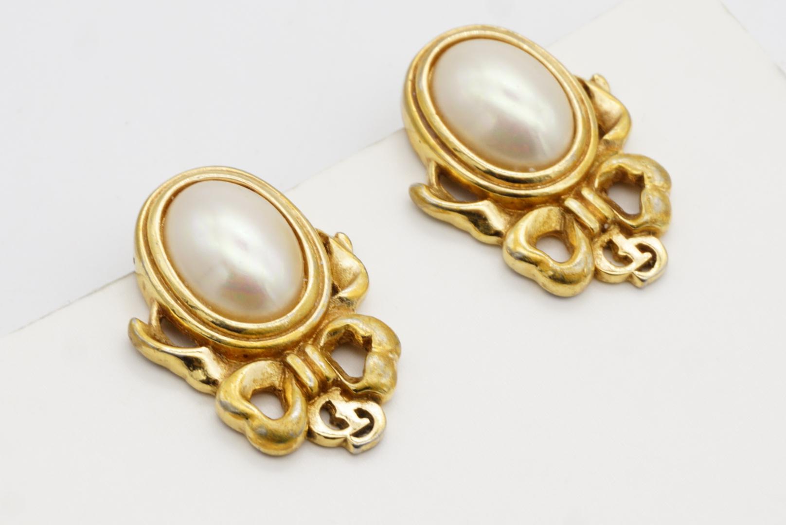 Christian Dior Vintage 1980s Logo CD Bow Tie Ribbon Oval White Pearl Earrings For Sale 3