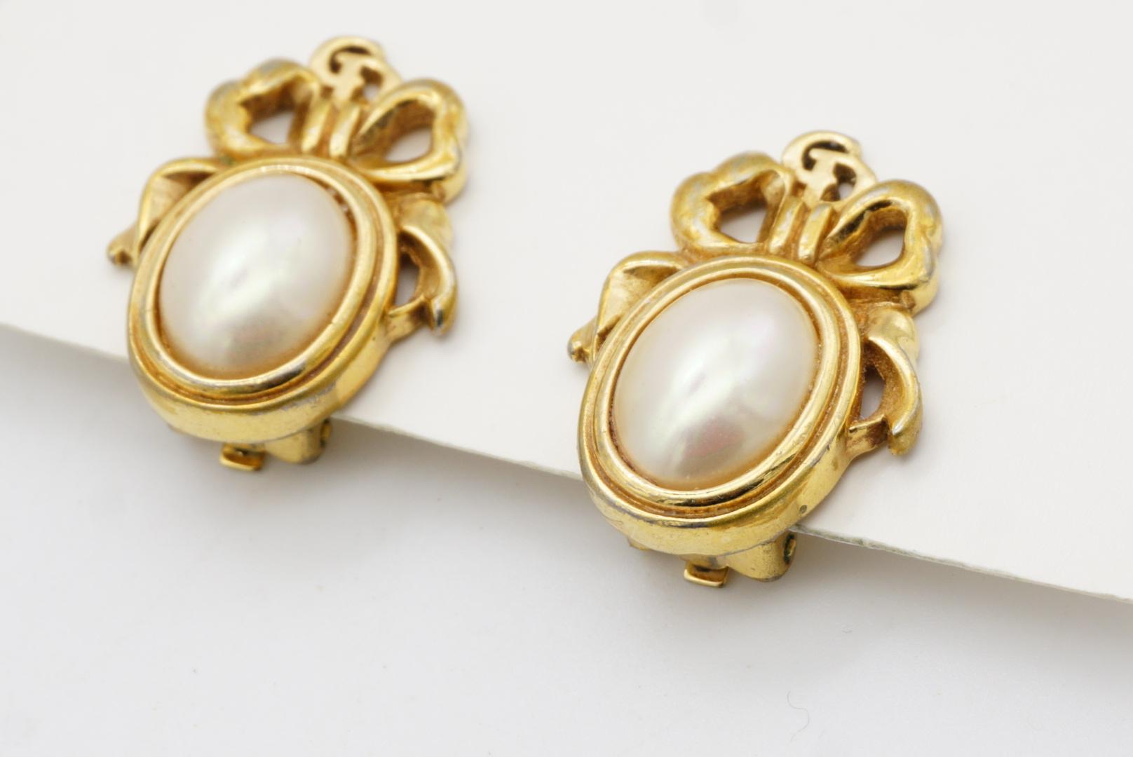 Christian Dior Vintage 1980s Logo CD Bow Tie Ribbon Oval White Pearl Earrings For Sale 4