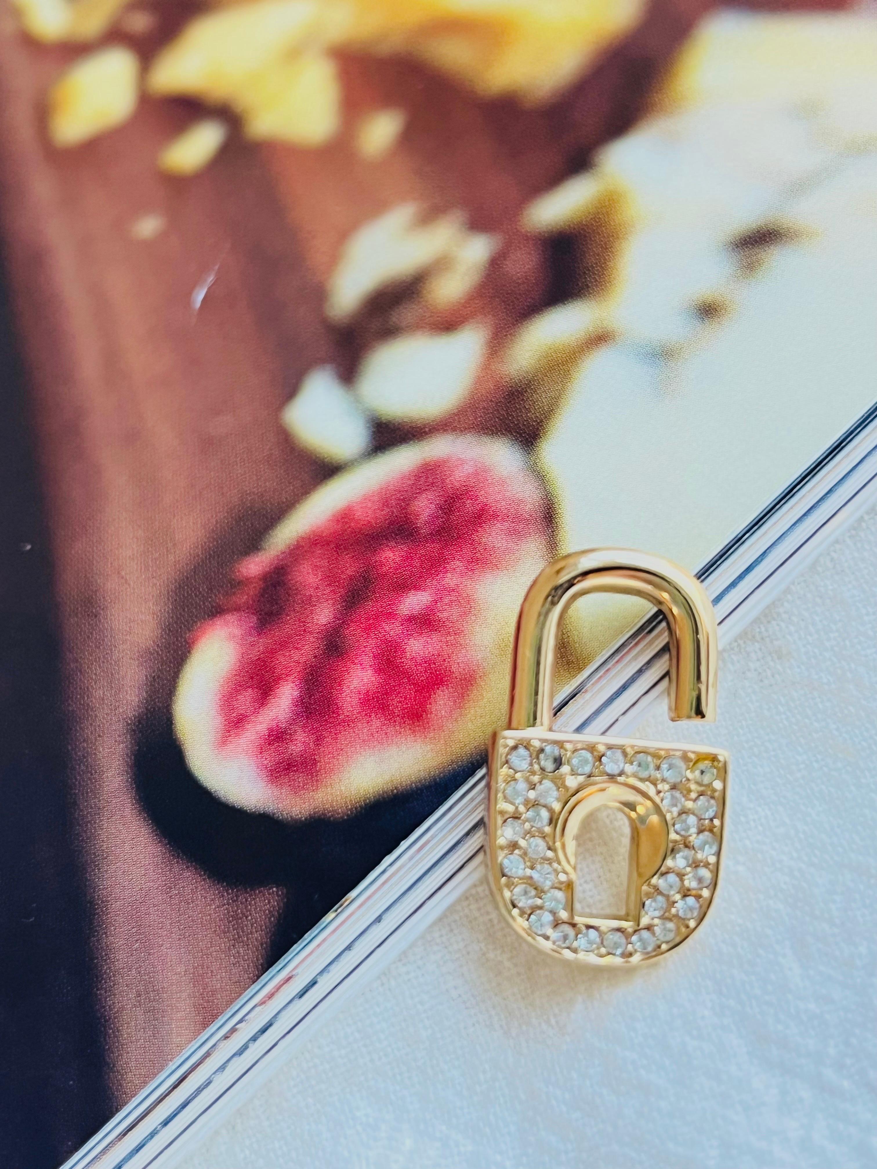 Art Nouveau Christian Dior Vintage 1980s Logo CD Crystals Padlock Key Retro Gold Pin Brooch For Sale