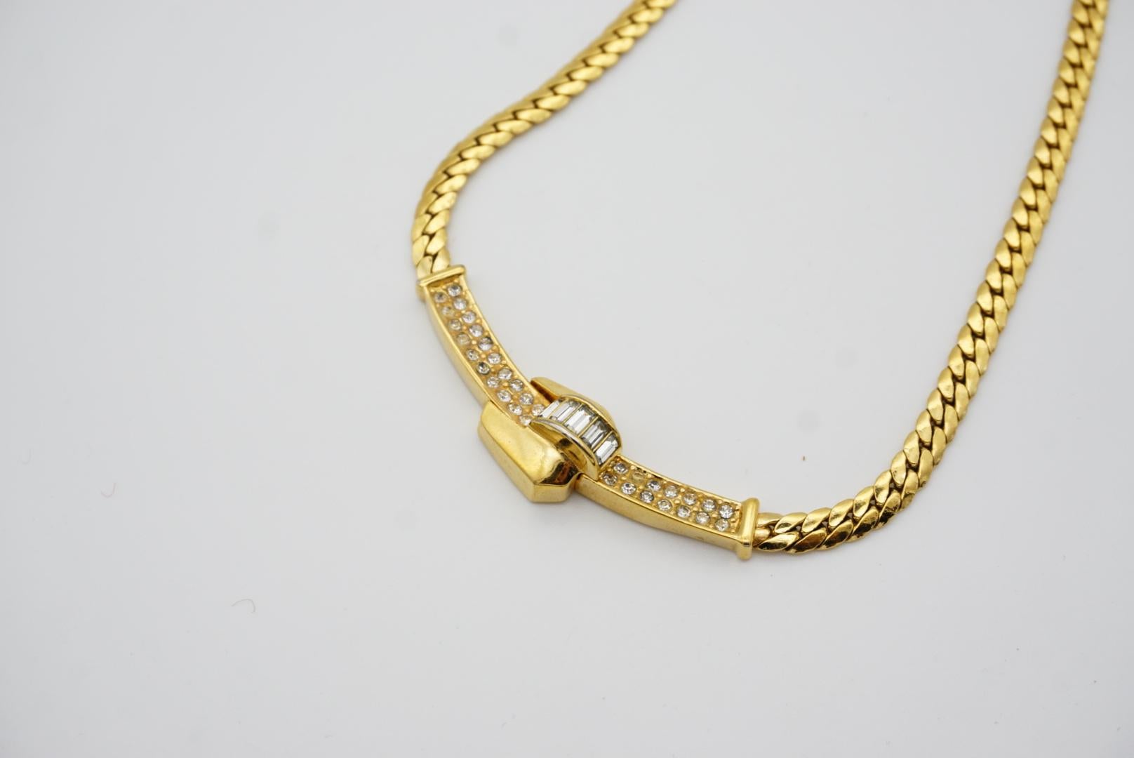 Christian Dior Vintage 1980s Long Bar Crystals Lock Twist Gold Pendant Necklace For Sale 3