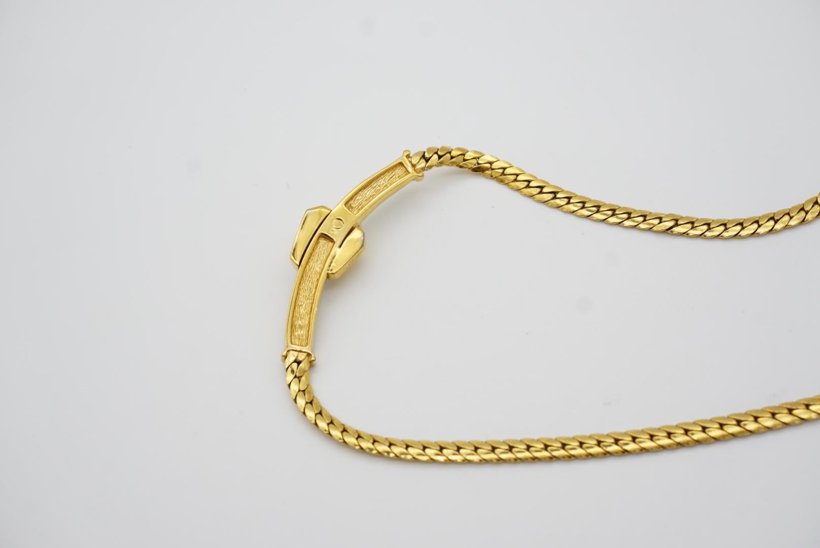 Christian Dior Vintage 1980s Long Bar Crystals Lock Twist Gold Pendant Necklace For Sale 4