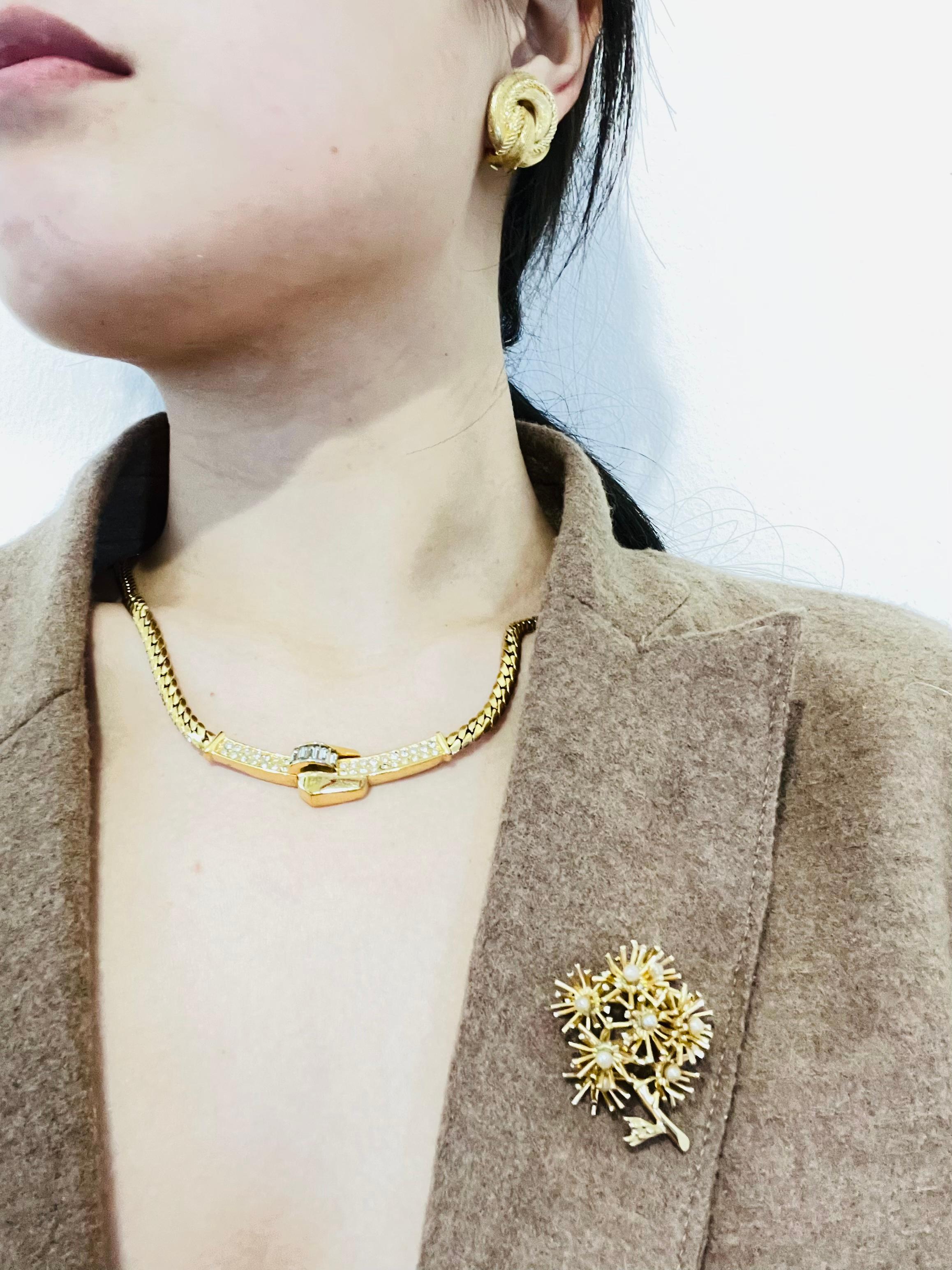 Women's or Men's Christian Dior Vintage 1980s Long Bar Crystals Lock Twist Gold Pendant Necklace For Sale