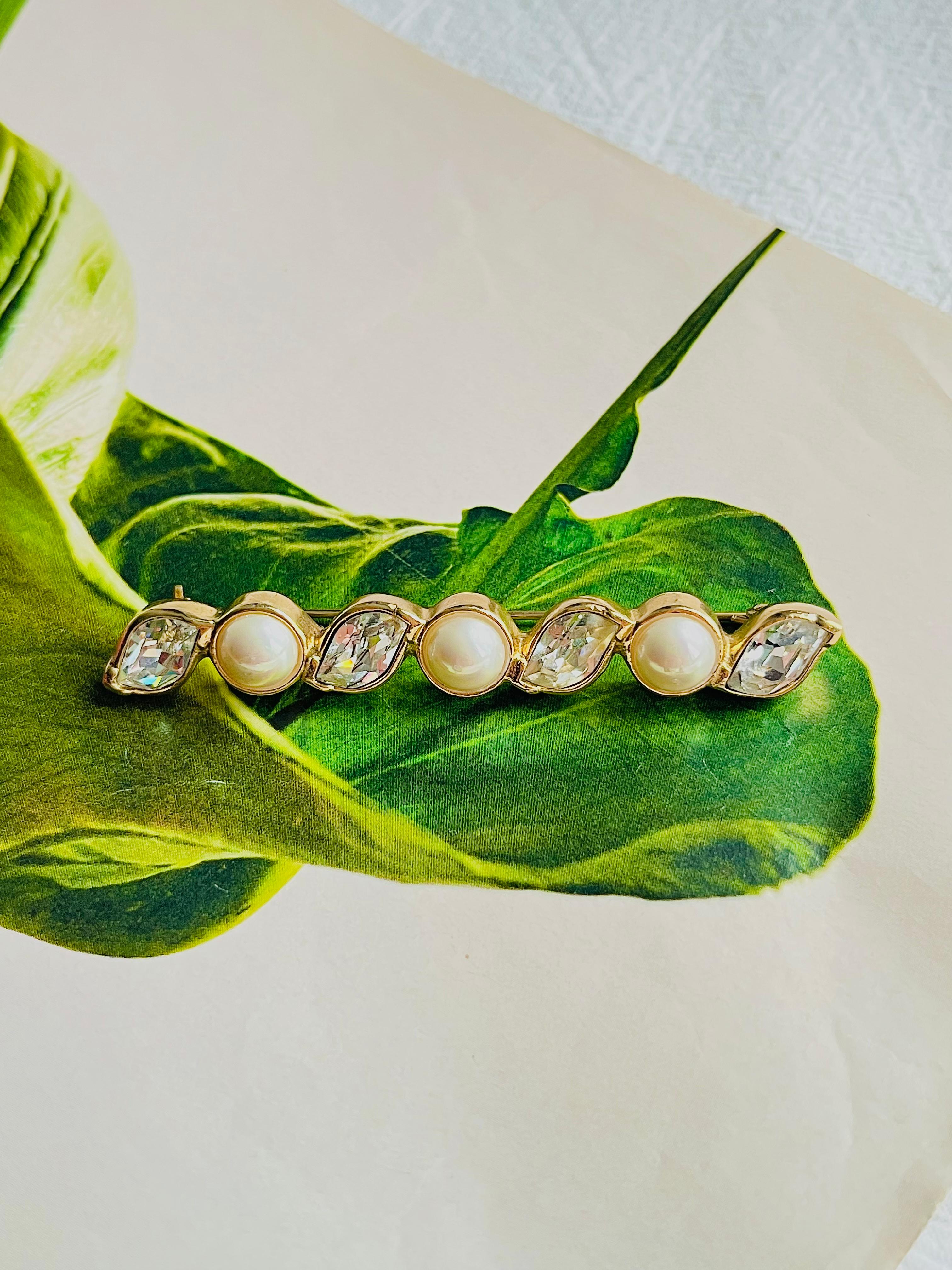 Baroque Christian Dior Vintage 1980s Long Bar Leaf Shining Crystals White Pearls Brooch For Sale