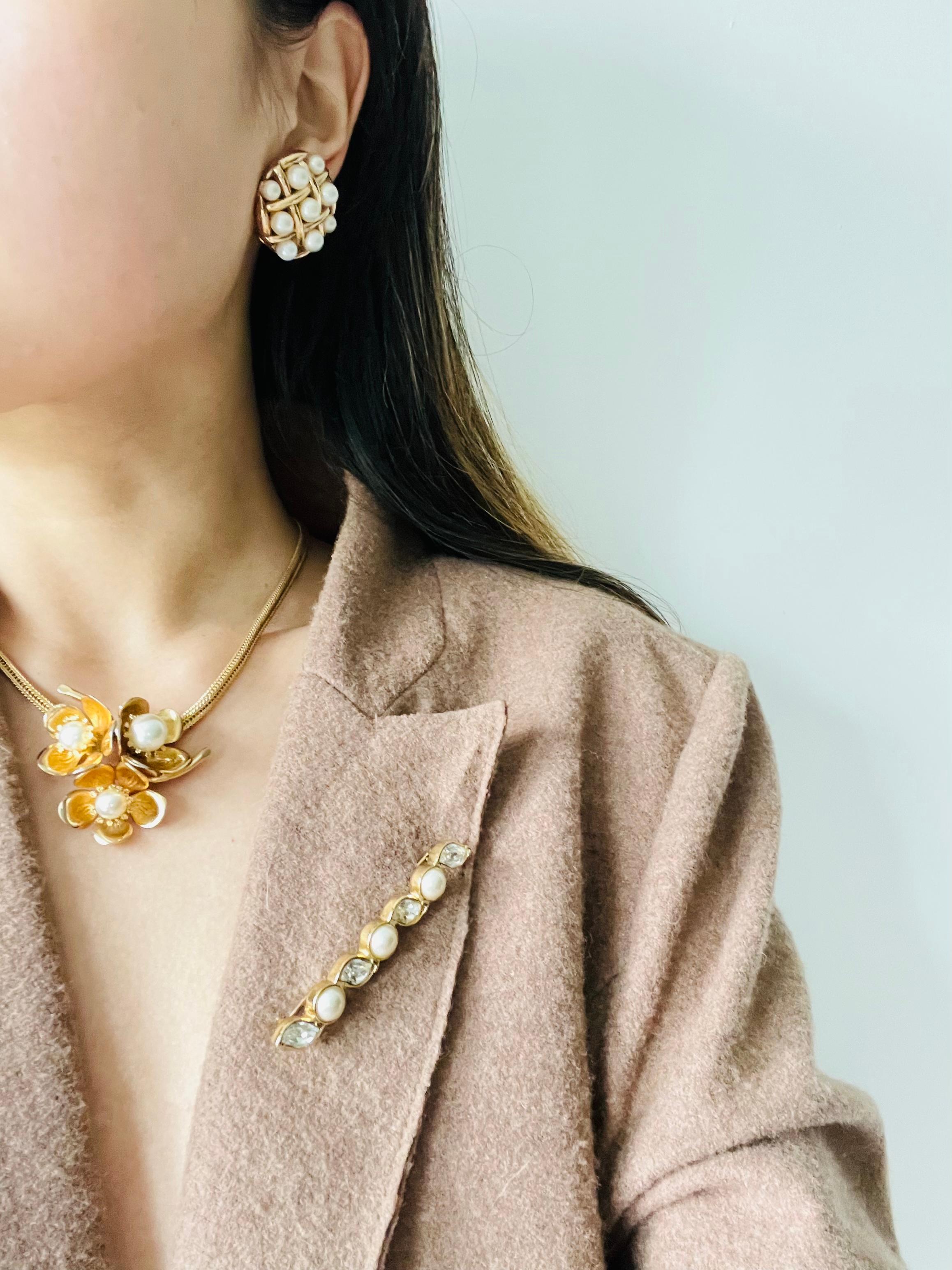 Christian Dior Vintage 1980s Long Bar Leaf Shining Crystals White Pearls Brooch For Sale 4