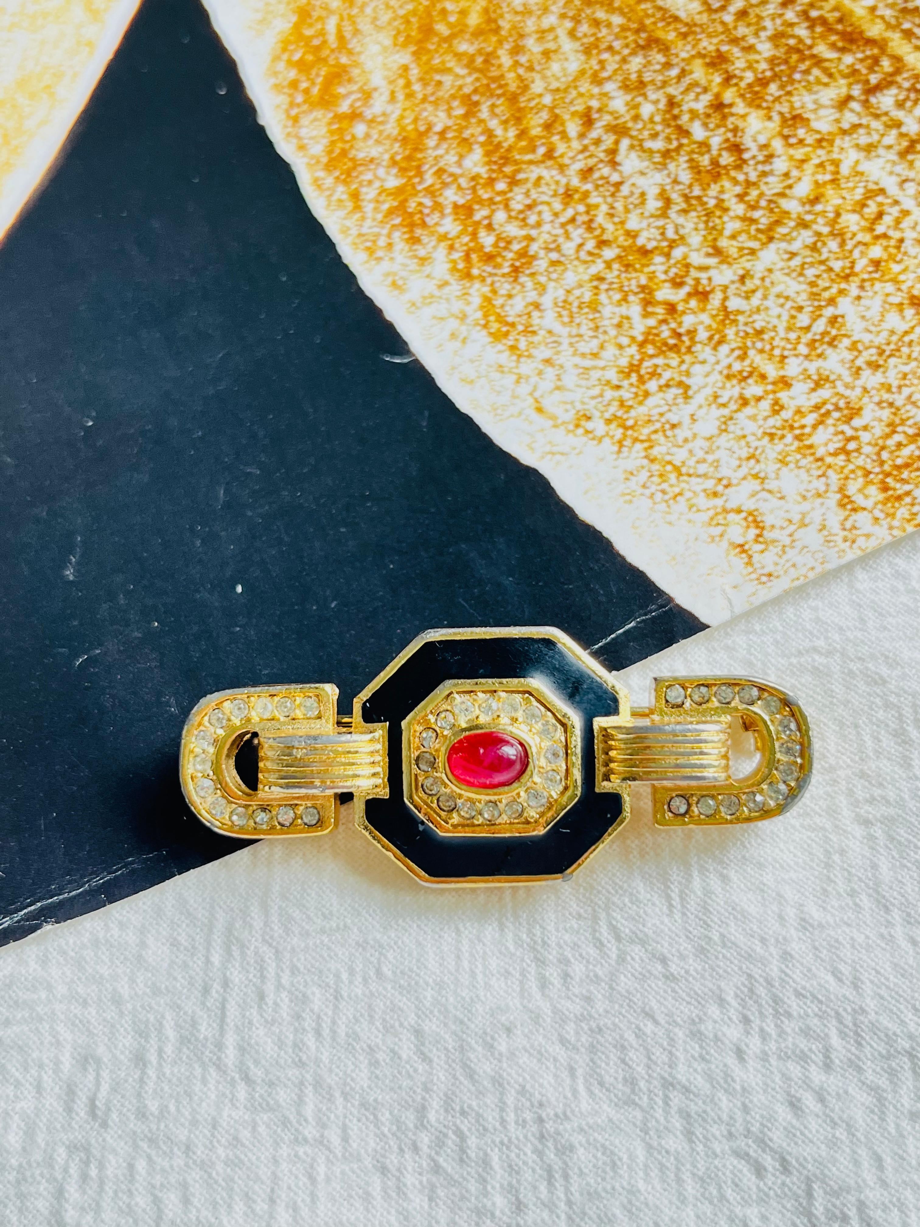 Christian Dior Vintage 1980s Long Ruby Red Gripoix Black Crystals Octagon Brooch, Gold Tone

Very good condition. Light scratches or colour loss. 100% genuine. 

A unique piece. This is gold plated stylised brooch. 

Safety-catch pin closure.