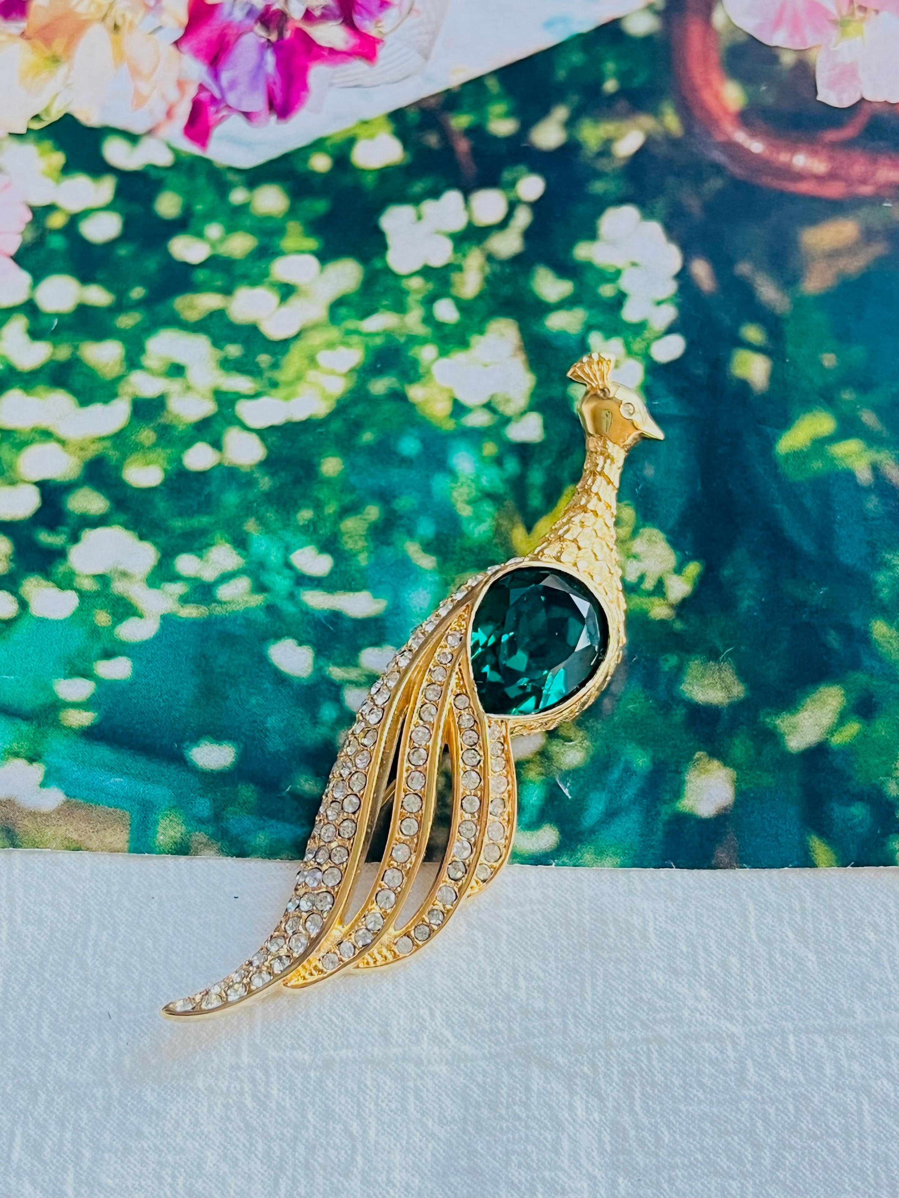 Christian Dior Vintage 1980s Long Vivid Peacock Emerald Crystal Openwork Brooch In Excellent Condition For Sale In Wokingham, England