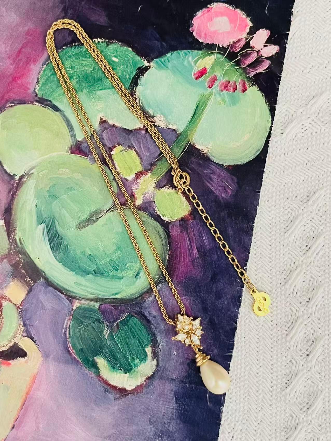 Christian Dior Collana vintage anni '80 con cristalli marquise e perle bianche a goccia d'acqua In condizioni ottime in vendita a Wokingham, England
