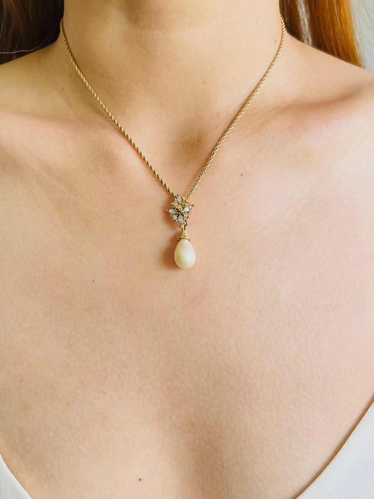 Christian Dior Collana vintage anni '80 con cristalli marquise e perle bianche a goccia d'acqua in vendita 1