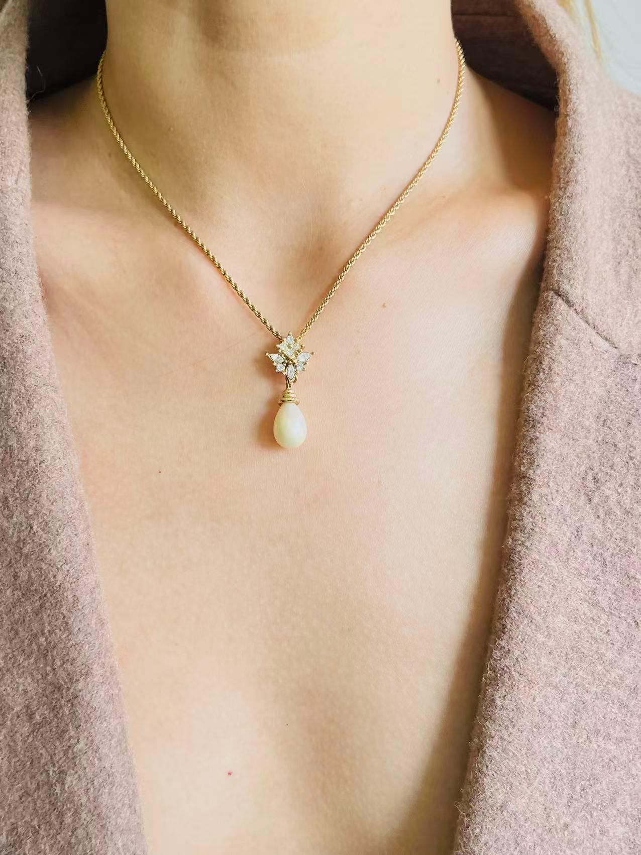 Christian Dior Collana vintage anni '80 con cristalli marquise e perle bianche a goccia d'acqua in vendita 2