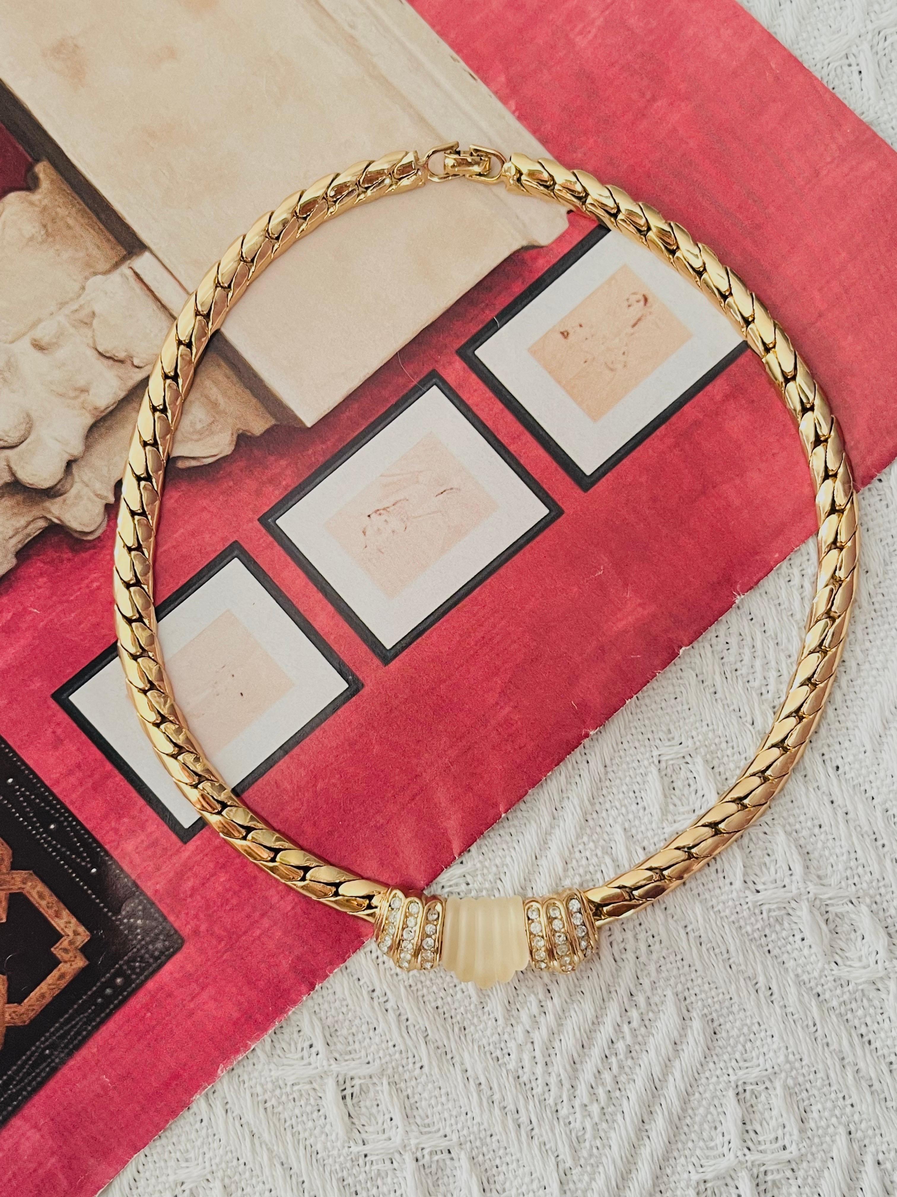 Art Déco Christian Dior Vintage anni '80 Collana con cristalli cabochon di conchiglia opaca e gelata bianca
