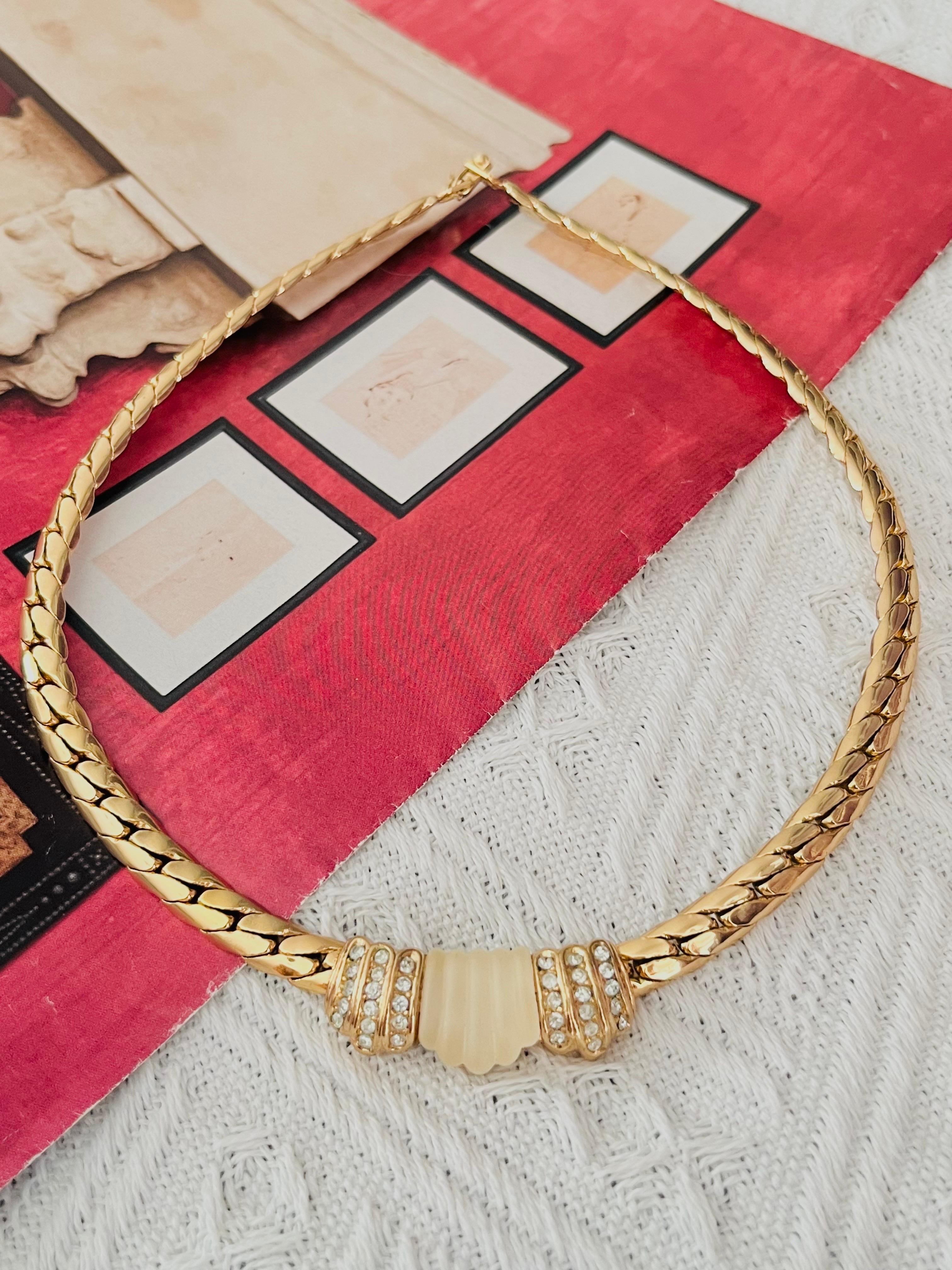 Art Déco Christian Dior Vintage anni '80 Collana con cristalli cabochon di conchiglia opaca e gelata bianca in vendita