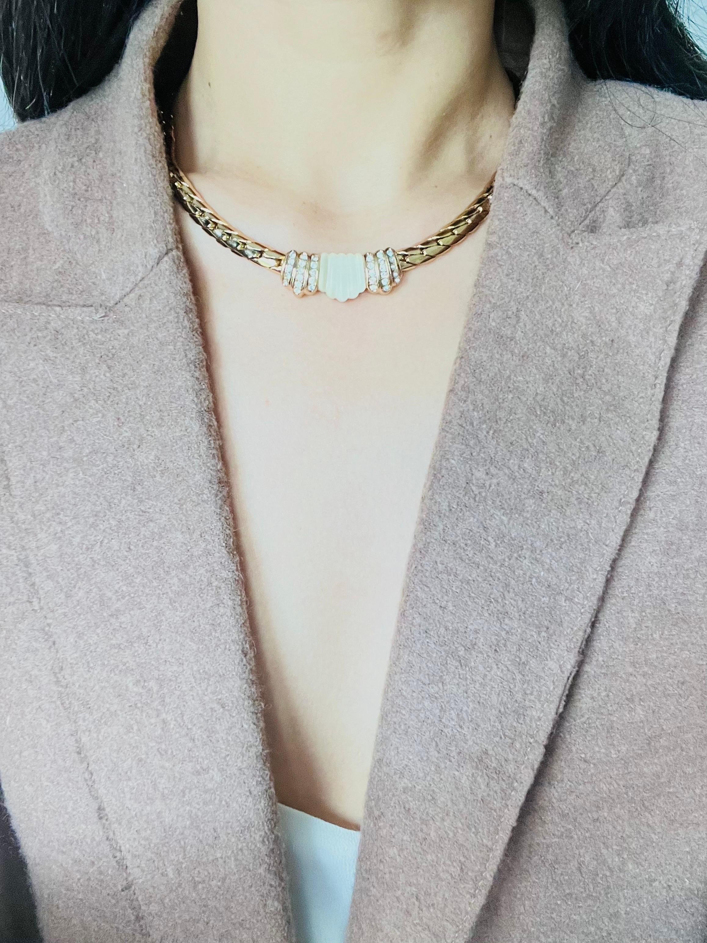 Christian Dior Vintage anni '80 Collana con cristalli cabochon di conchiglia opaca e gelata bianca in vendita 1
