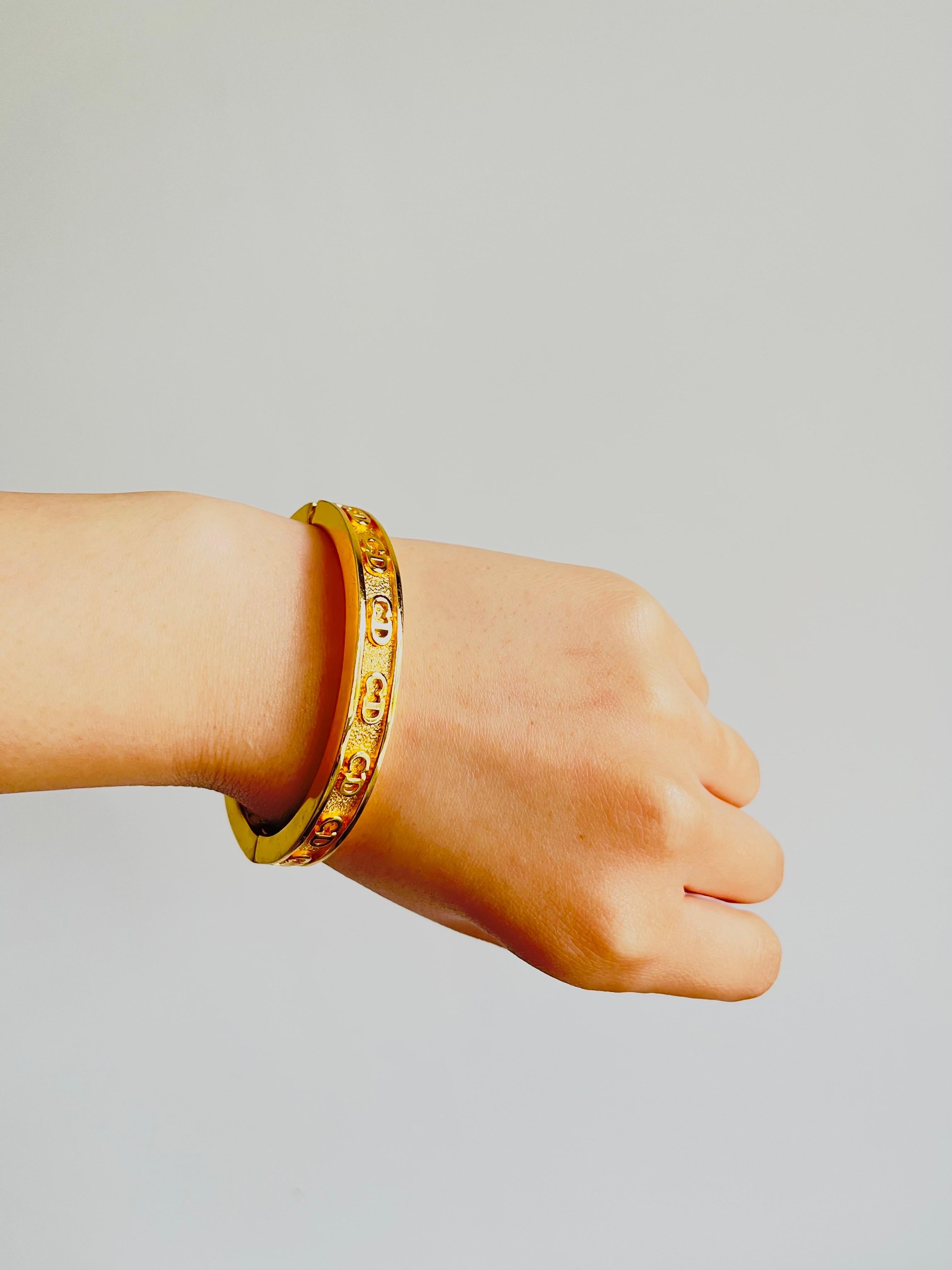 Christian Dior Vintage 1980s Monogram Logo CD Classic Gold Cuff Bangle Bracelet For Sale 5