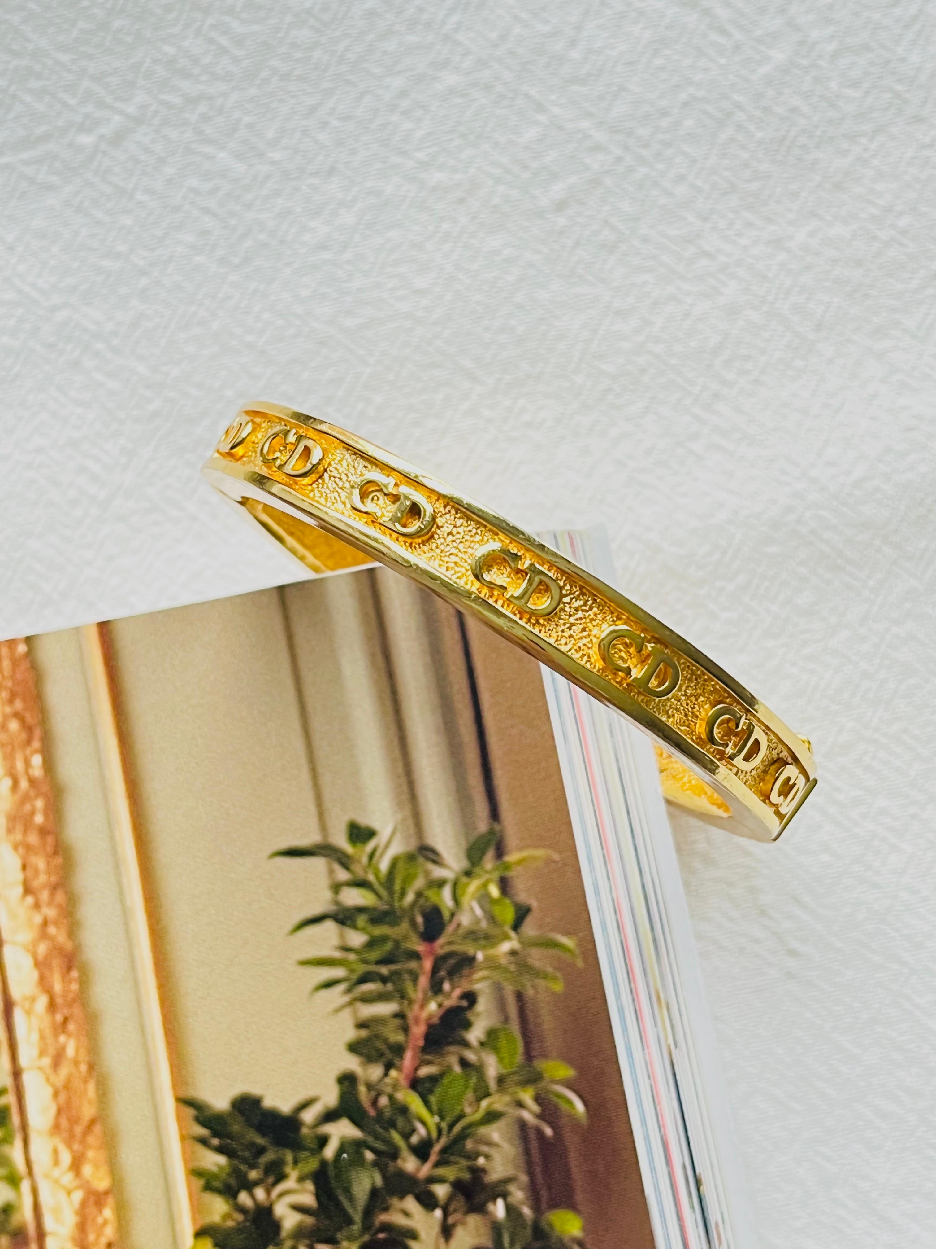 Women's or Men's Christian Dior Vintage 1980s Monogram Logo CD Classic Gold Cuff Bangle Bracelet For Sale