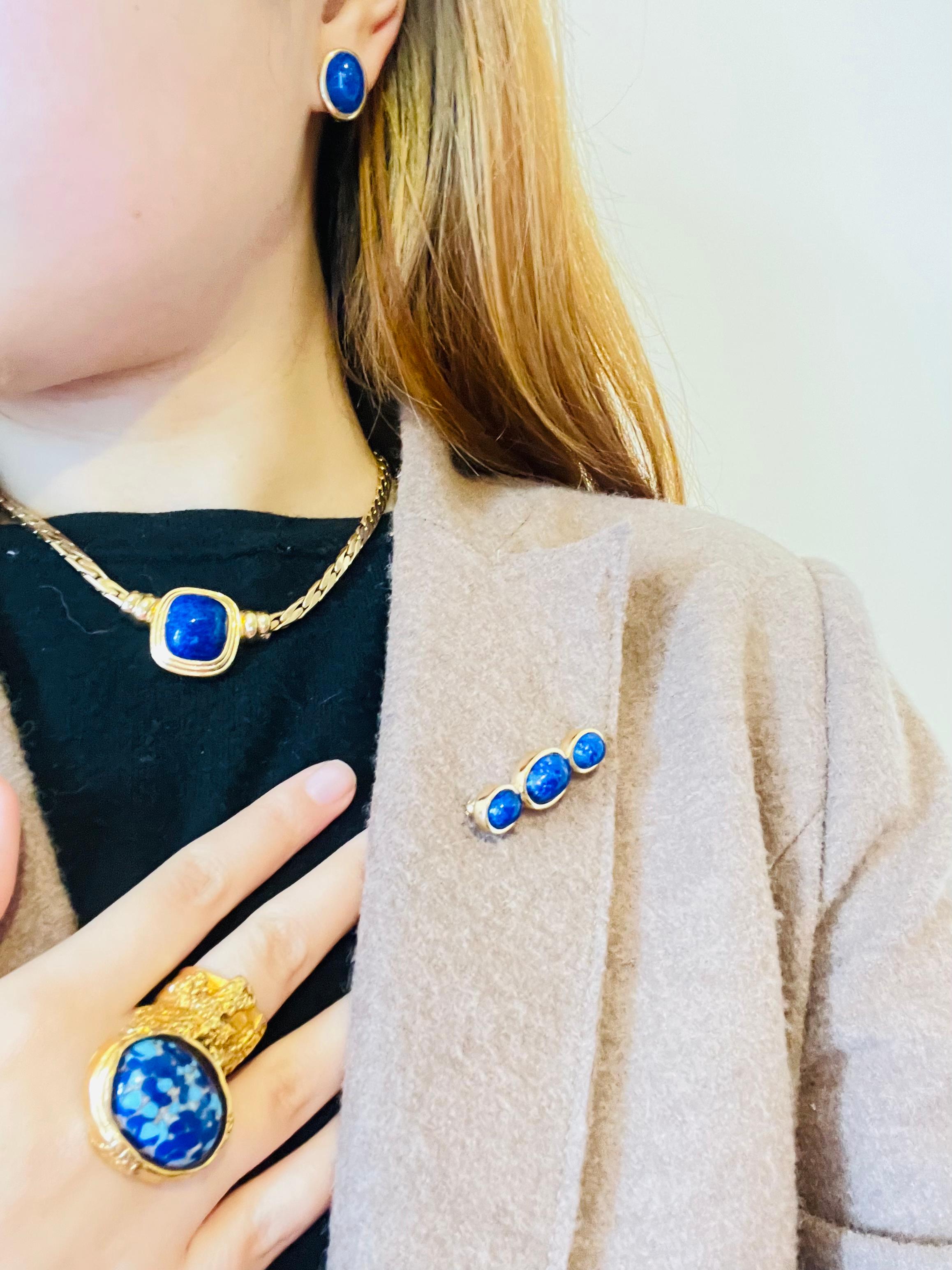 Christian Dior, collier vintage rectangulaire à pendentif en or, cabochon de lapis bleu marine, années 1980 en vente 1