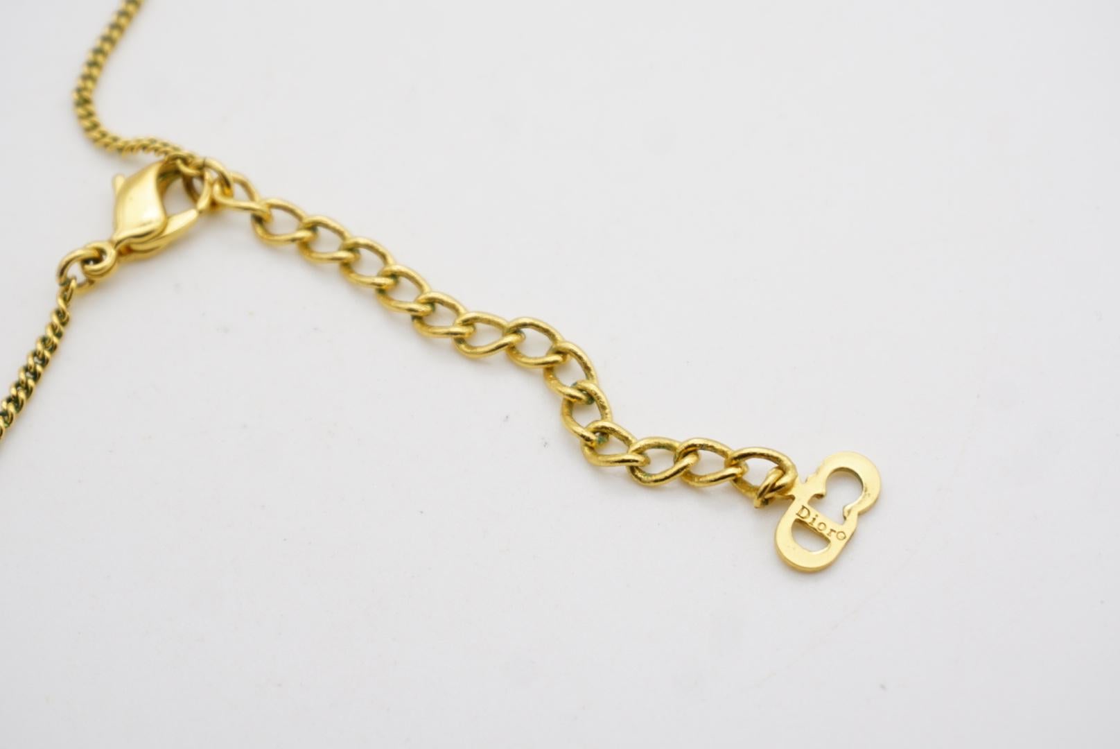 Christian Dior Vintage 1980s Schräges Monogramm Logo Kristalle Anhänger Halskette im Angebot 7