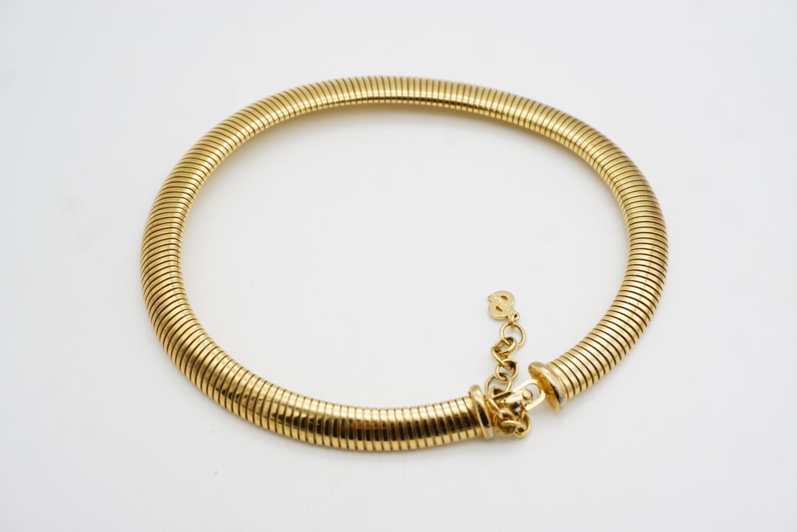 Christian Dior Vintage 1980s Omega Ribbed Adjustable Snake Choker Gold Necklace For Sale 6