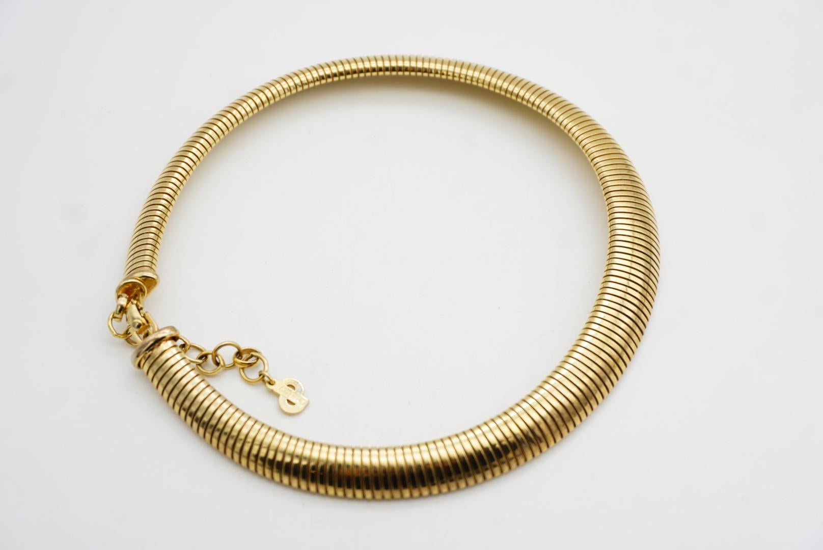 Christian Dior Vintage 1980s Omega Ribbed Adjustable Snake Choker Gold Necklace For Sale 7