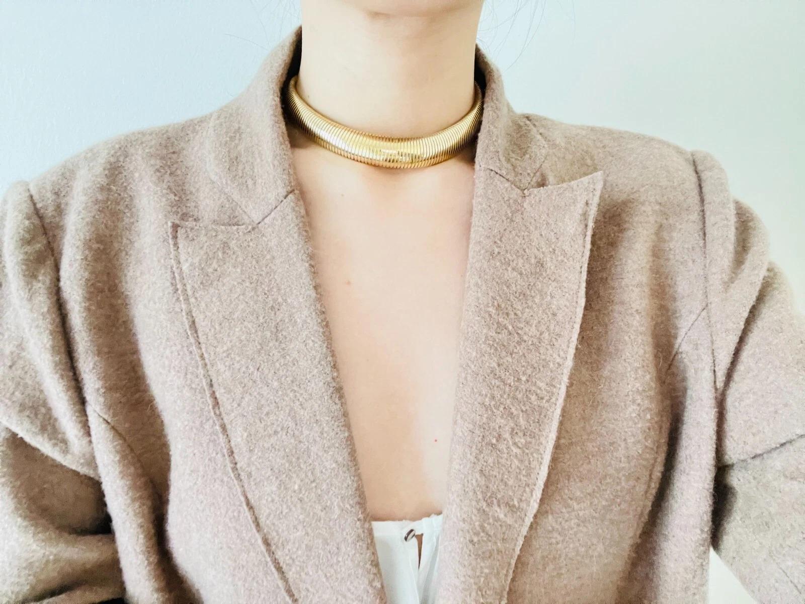 Christian Dior Vintage 1980s Omega Ribbed Adjustable Snake Choker Gold Necklace For Sale 2