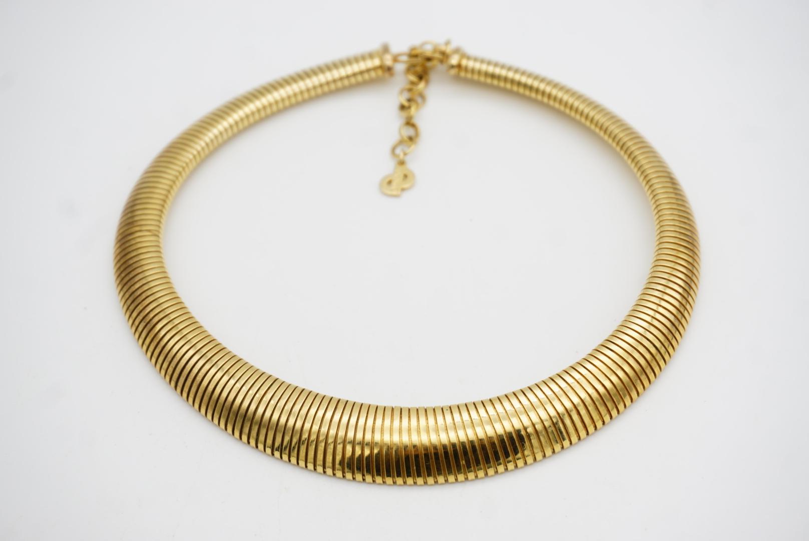 Christian Dior Vintage 1980s Omega Ribbed Adjustable Snake Choker Gold Necklace For Sale 4