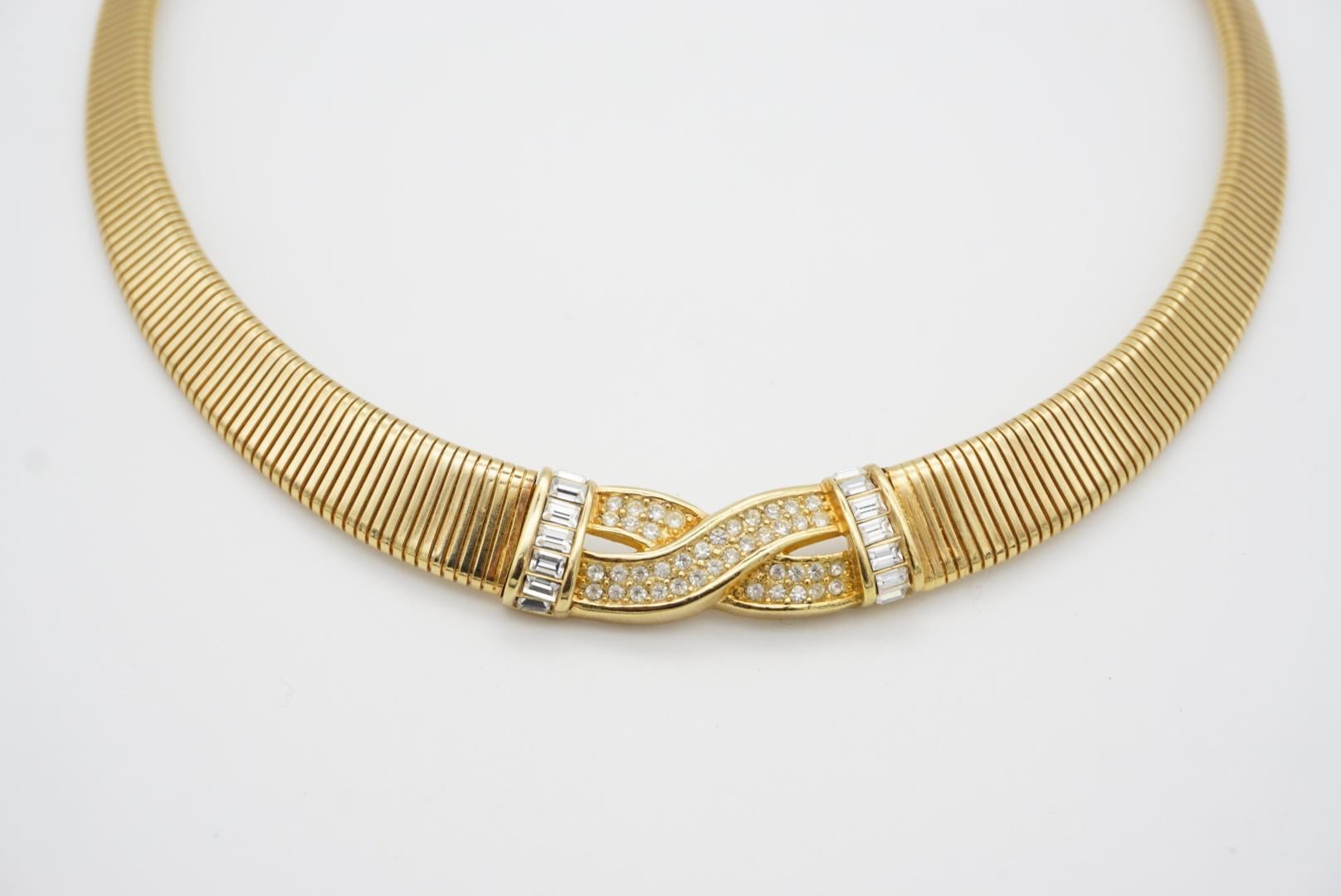 Women's or Men's Christian Dior Vintage 1980s Omega Ribbed Interlock Crystal Collar Gold Necklace For Sale