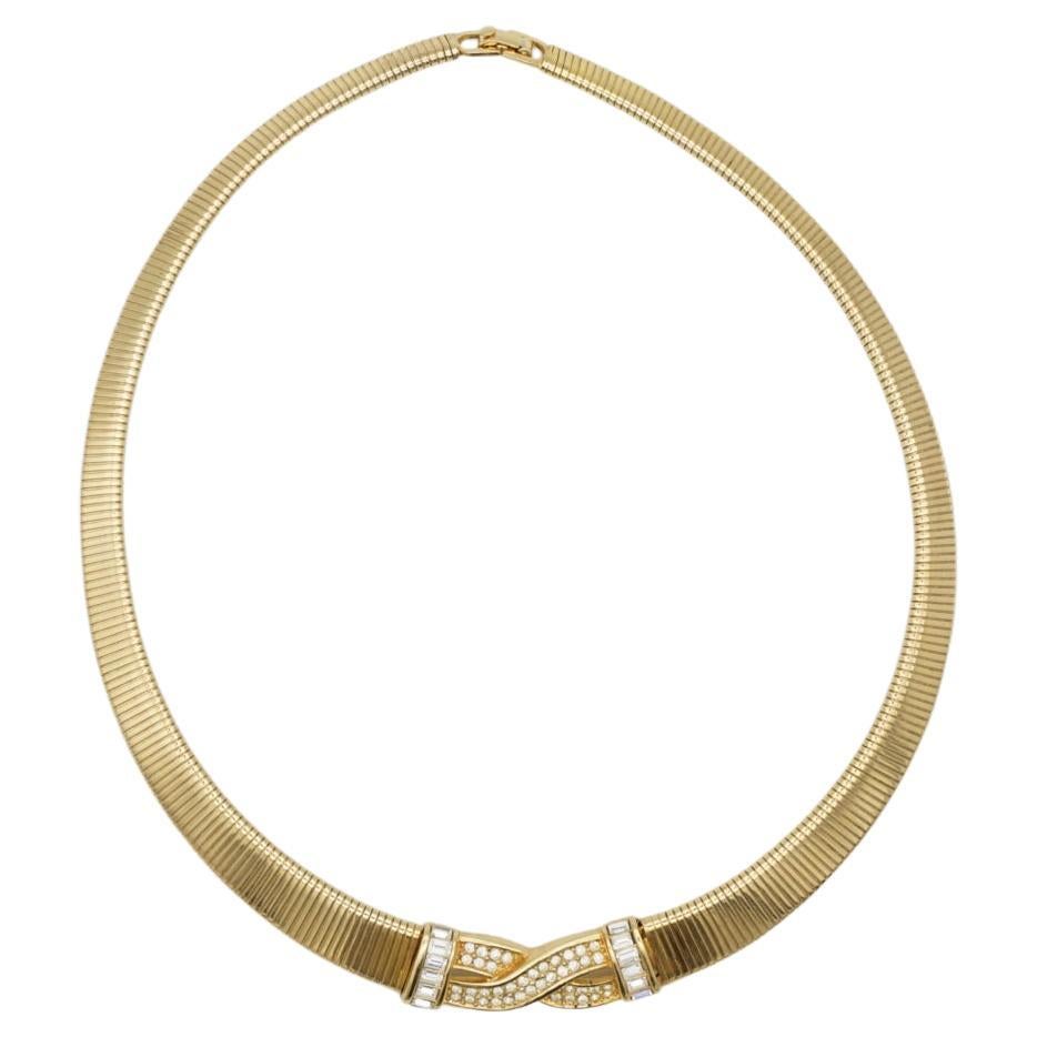 Christian Dior Vintage 1980s Omega Ribbed Interlock Crystal Collar Gold Necklace For Sale