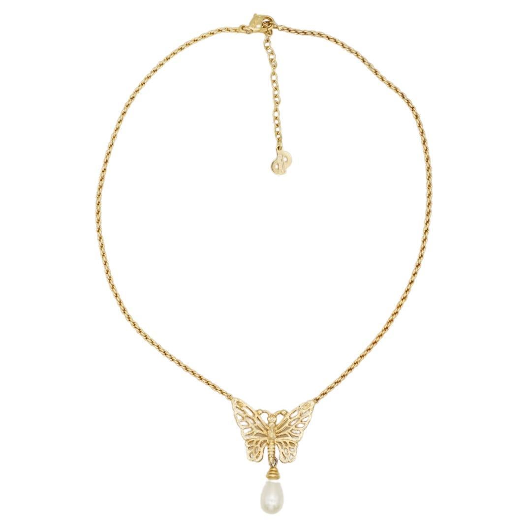 Christian Dior Vintage 1980s Openwork Butterfly White Water Tear Drop Pearl Pendant Elegant Necklace, Gold Plated

Very excellent condition. 100% Genuine. Rare to find. Marked 'Chr.Dior (C) '

It is around 50 years old. This is a very stylish and
