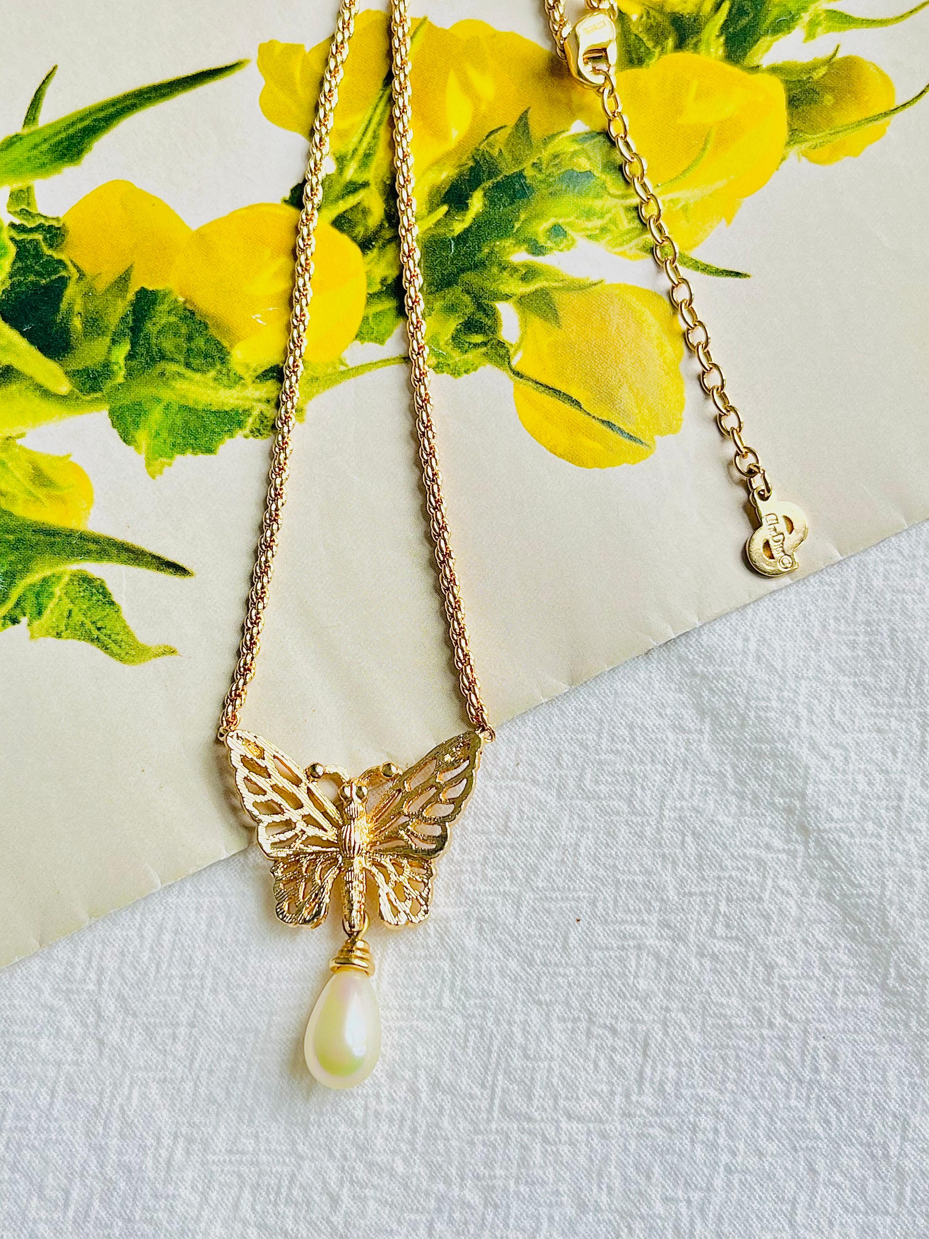 Women's or Men's Christian Dior Vintage 1980s Openwork Butterfly White Water Drop Pearl Necklace For Sale