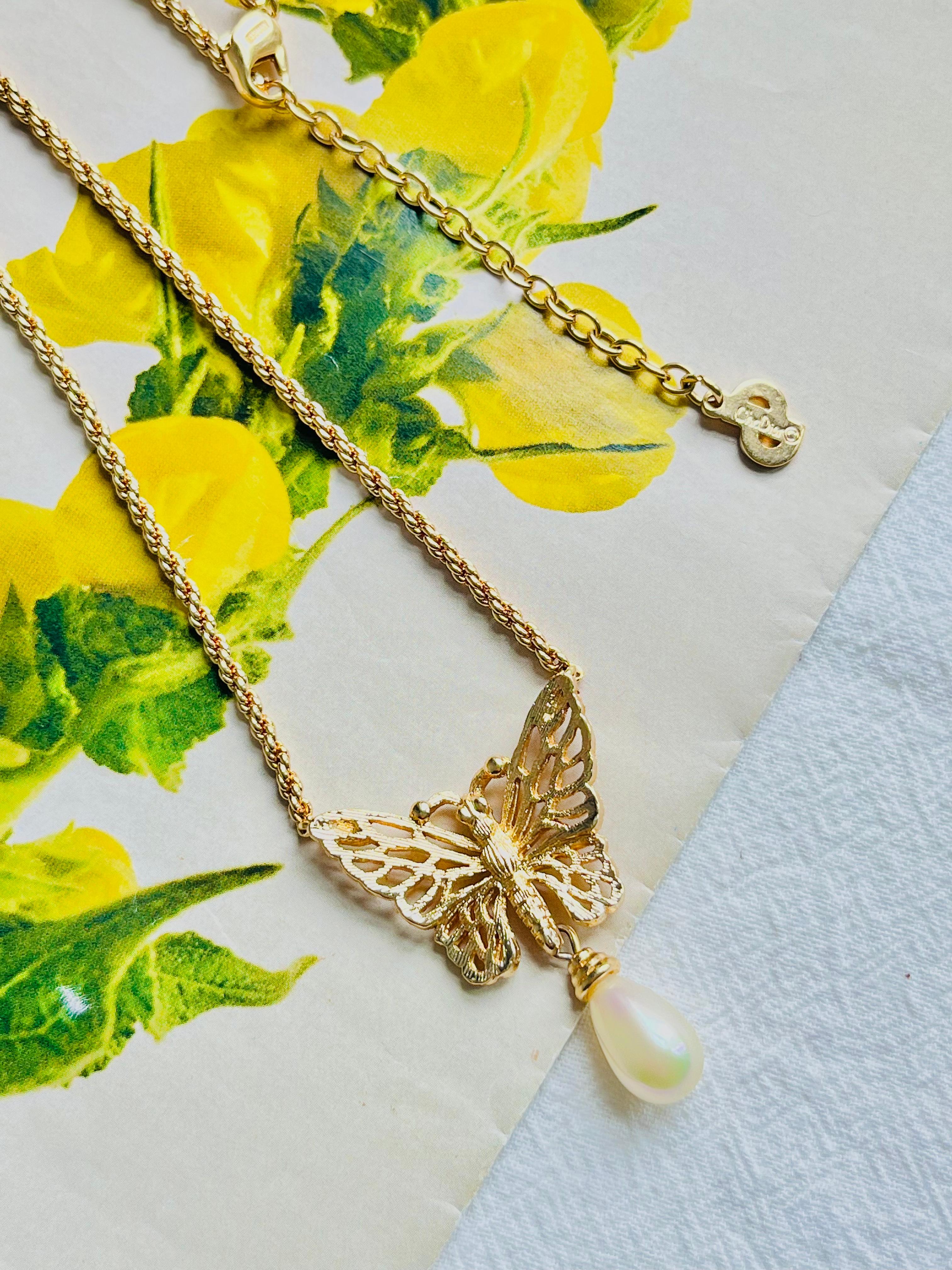 Christian Dior Vintage 1980s Openwork Butterfly White Water Drop Pearl Necklace For Sale 1