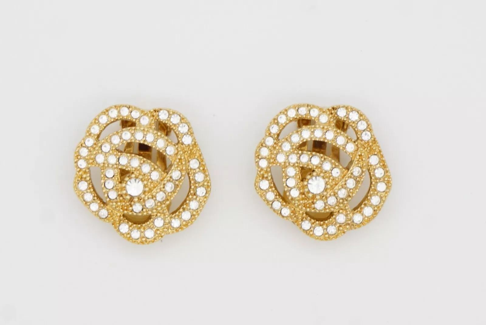 Christian Dior Vintage 1980er Jahre Gold-Clip-Ohrringe mit durchbrochenen Rosenkamelien-Kristallen und Kristallen im Angebot 8
