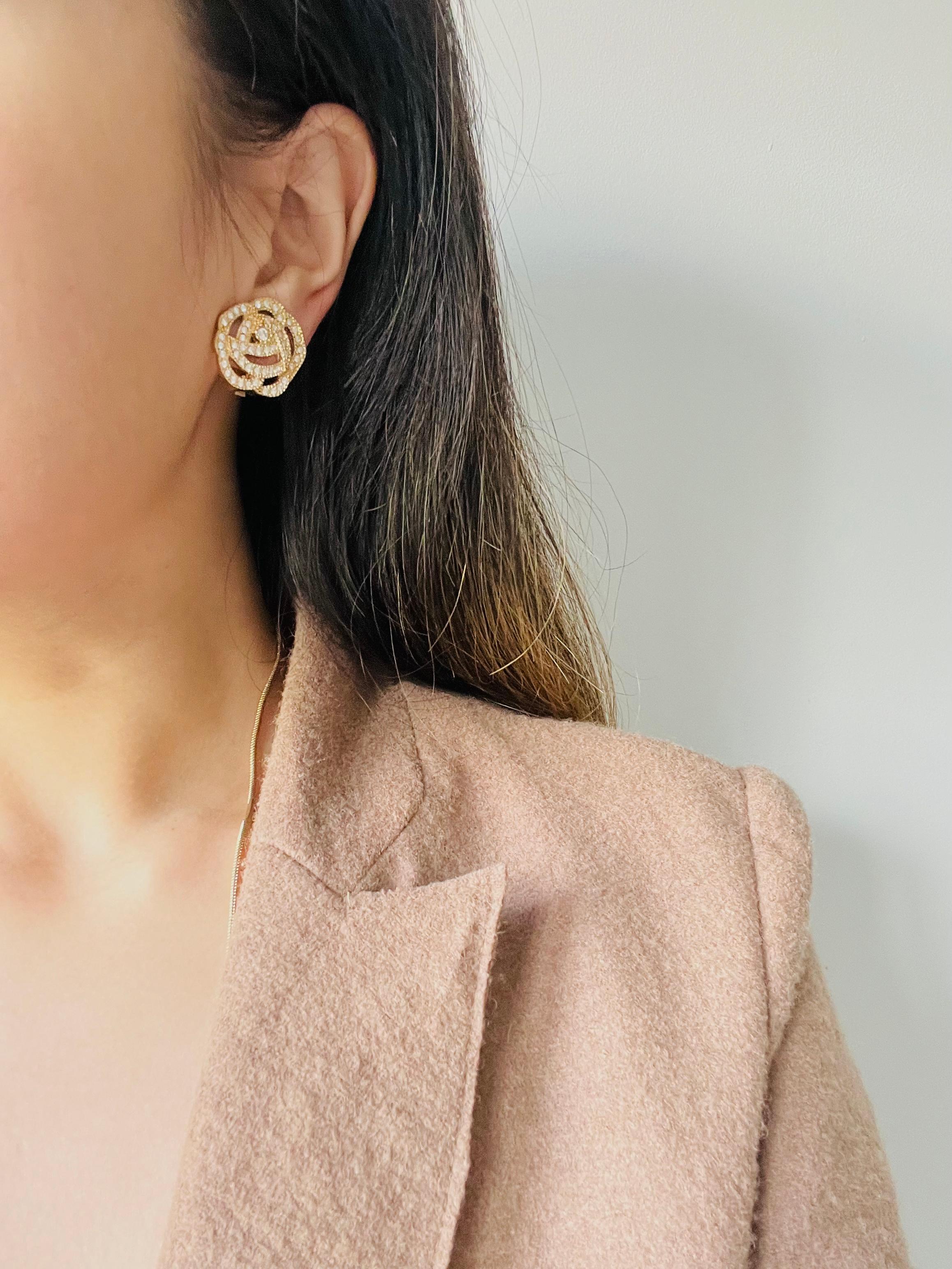 Christian Dior Vintage 1980s Openwork Rose Camellia Crystals Gold Clip Earrings For Sale 2