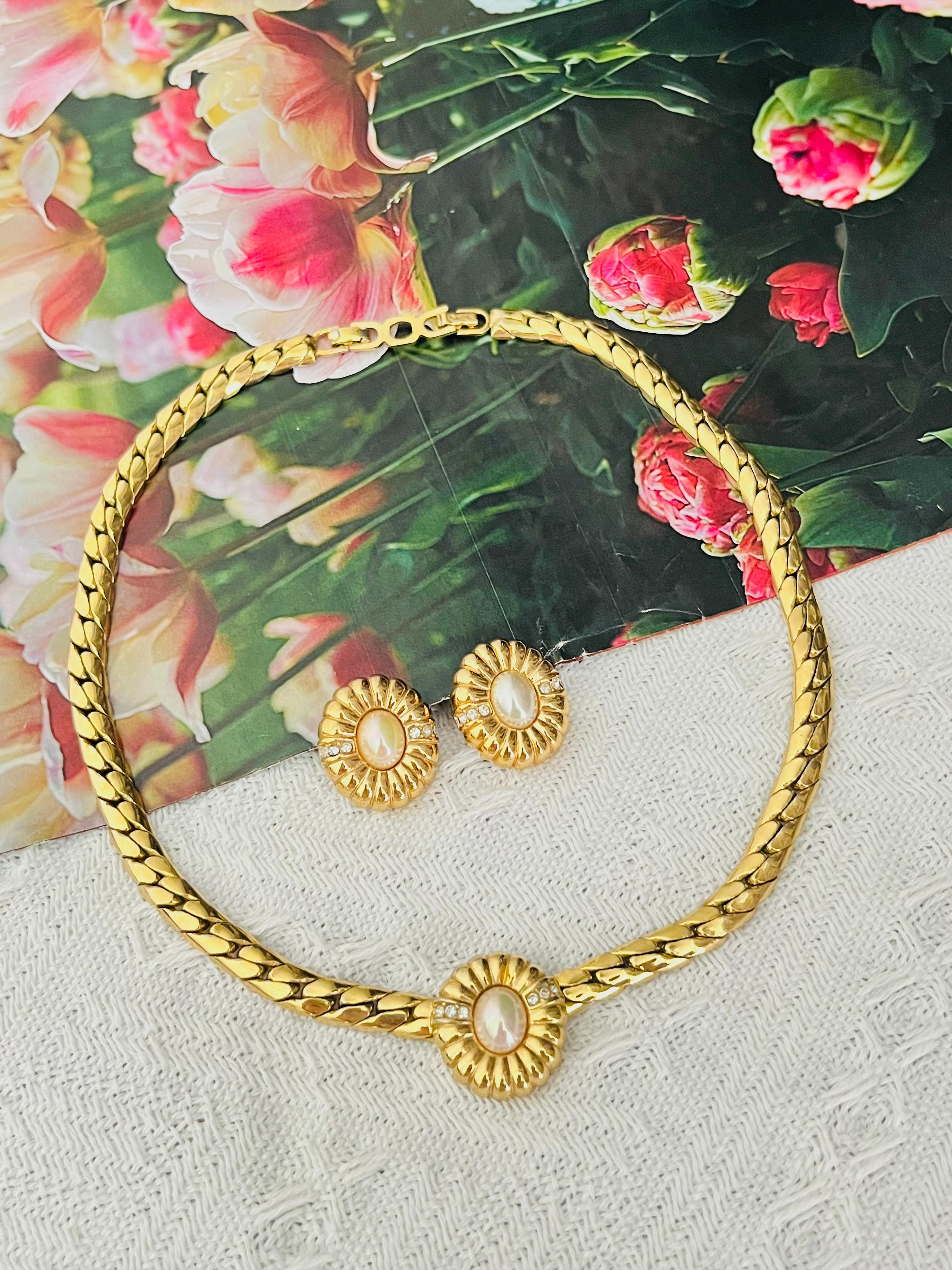 Christian Dior Vintage 1980s Oval Flower Pearls Crystals Set Necklace Earrings In Excellent Condition For Sale In Wokingham, England