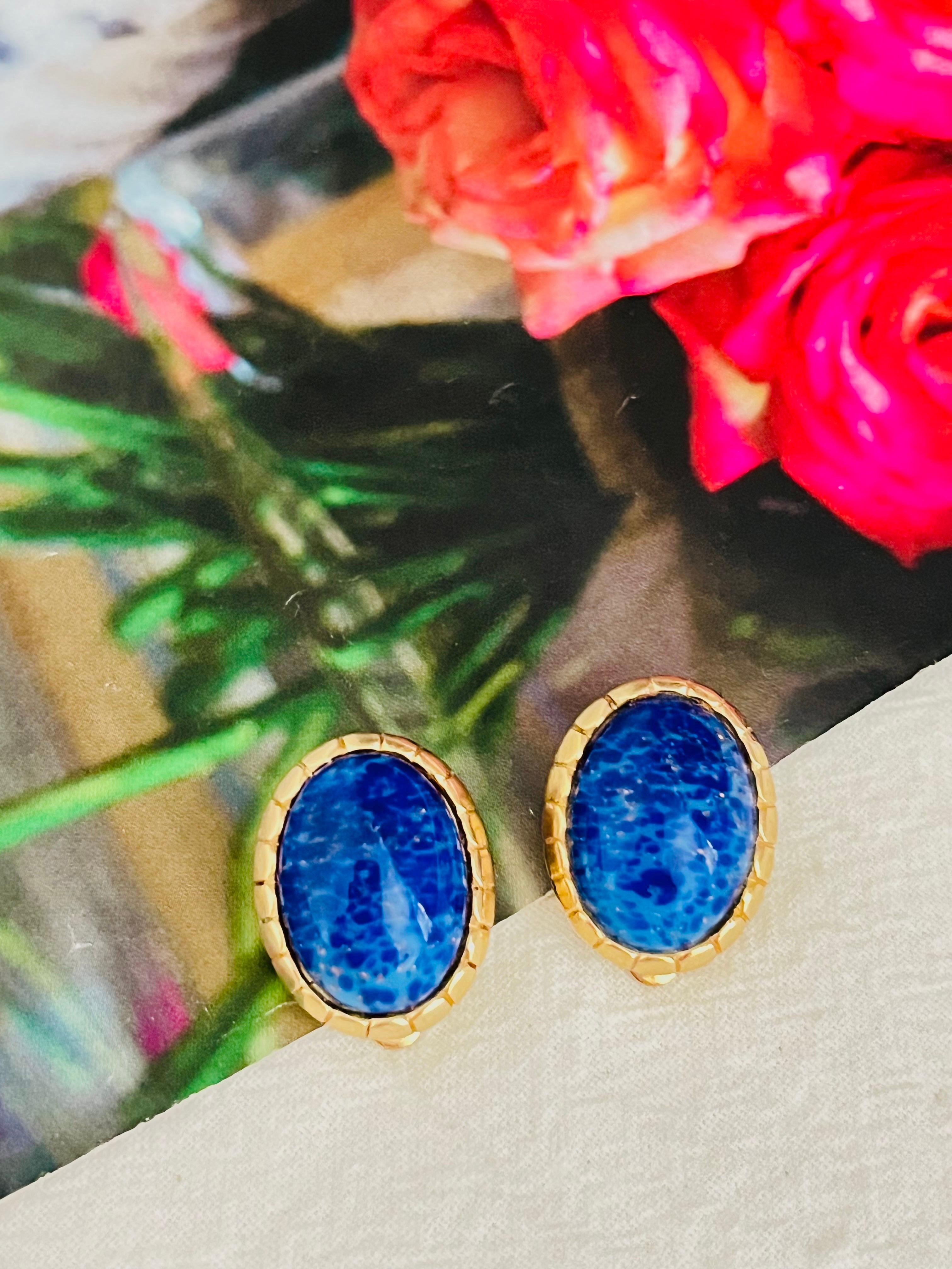 Christian Dior Vintage 1980s Oval Lapis Navy Blue Cabochon Foil Clip Earrings In Good Condition For Sale In Wokingham, England
