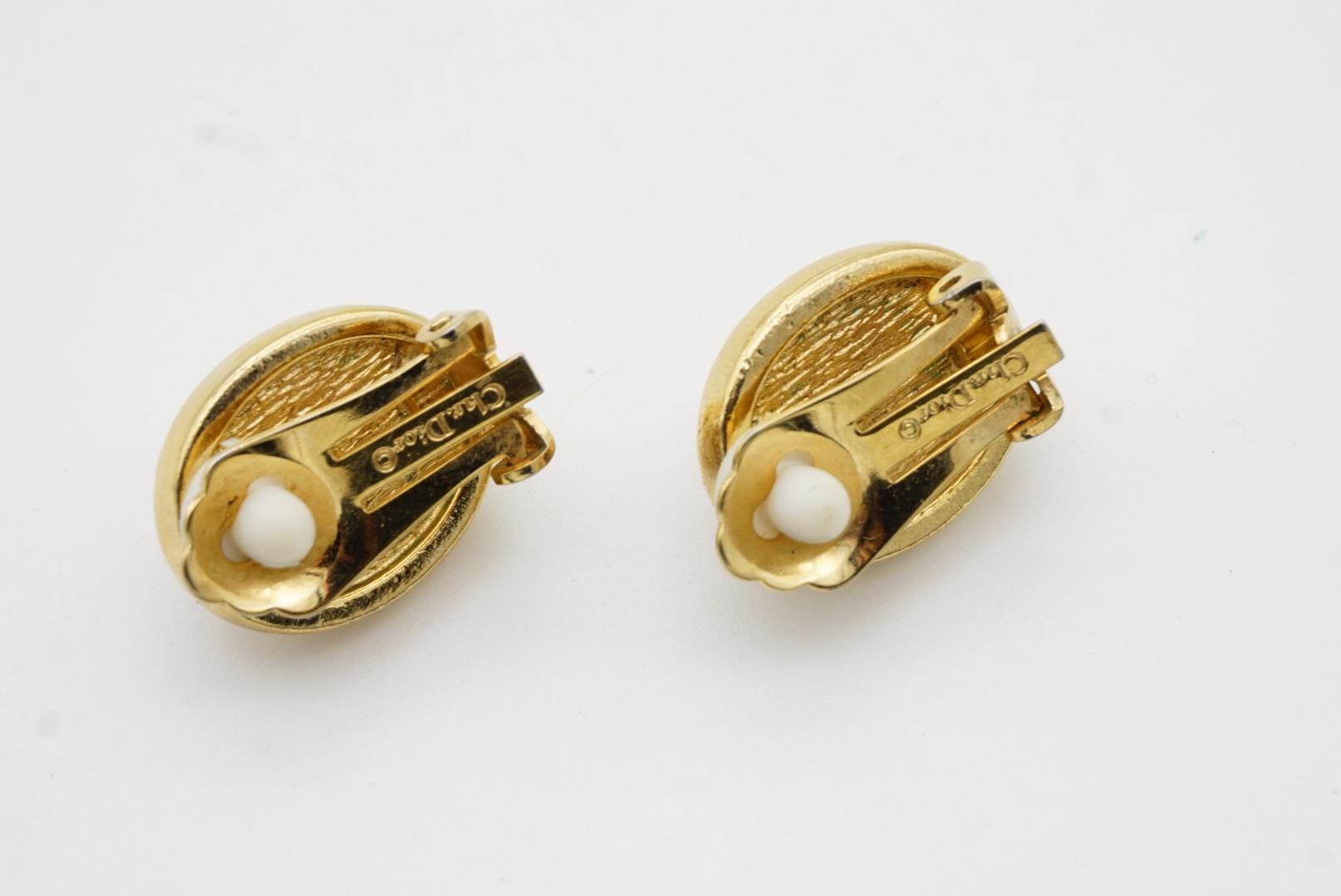 Christian Dior Vintage 1980s Oval Large White Pearl Retro Elegant Clip Earrings For Sale 6