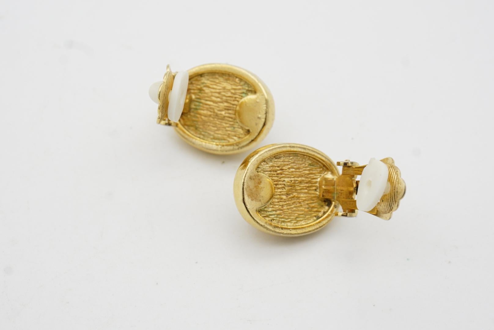 Christian Dior Vintage 1980s Oval Large White Pearl Retro Elegant Clip Earrings For Sale 7