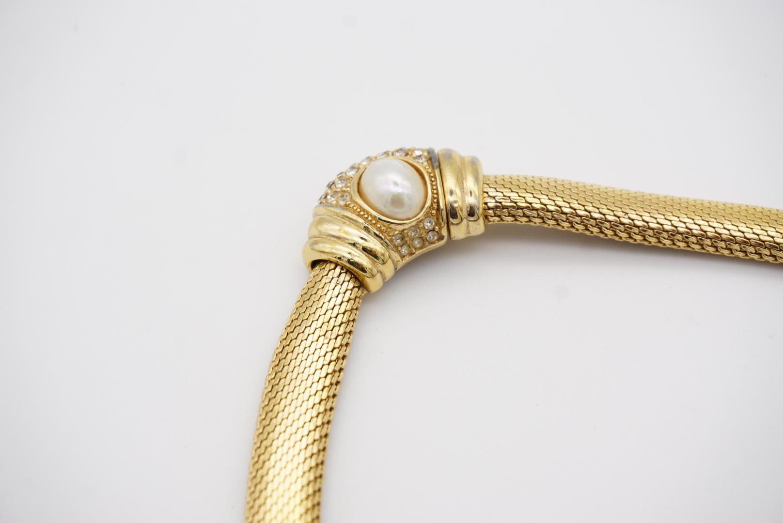 Christian Dior Vintage anni '80 Collana ovale con perle, cristalli e bottoni di serpente Omega in vendita 9