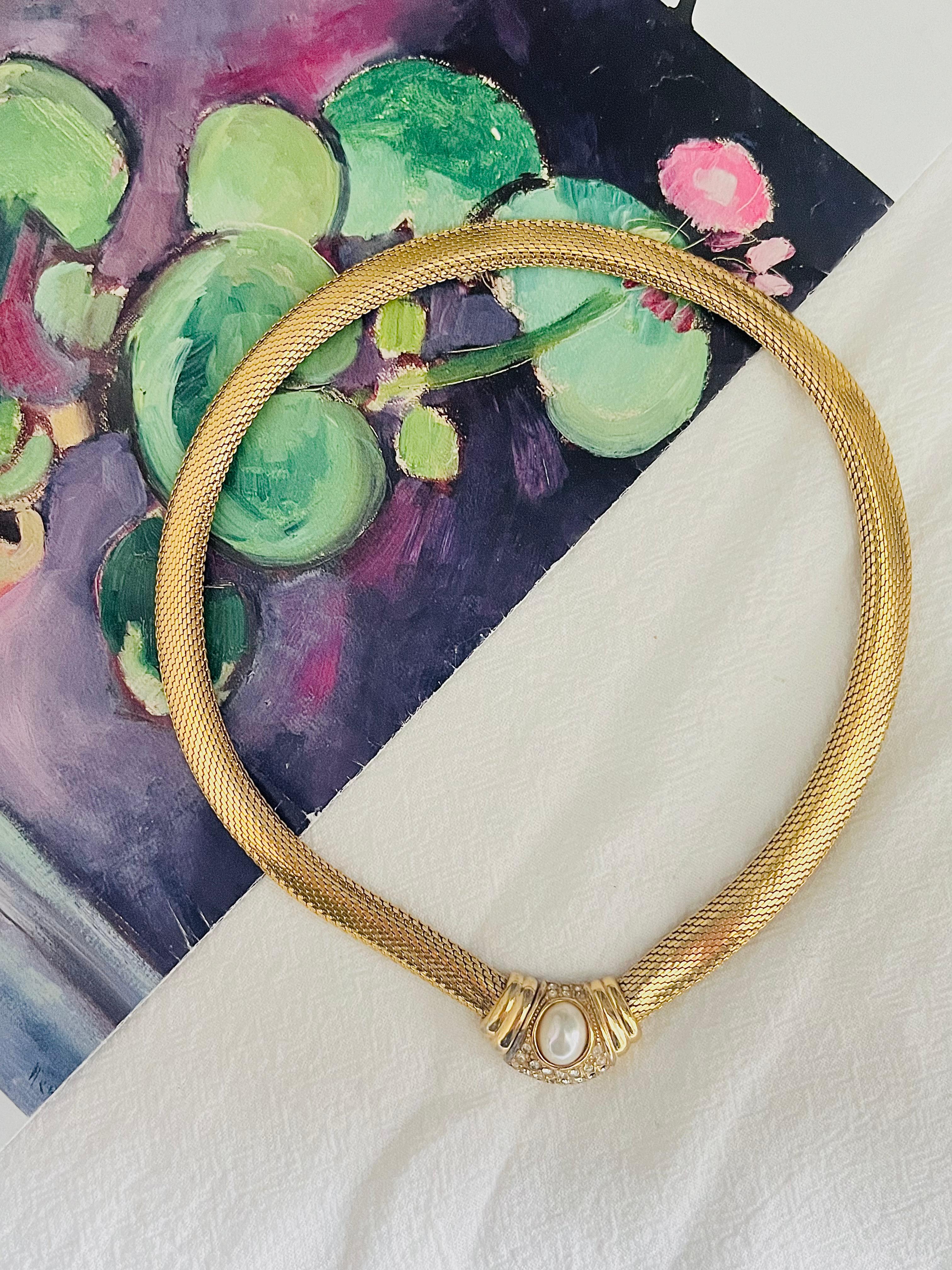 da uomo o donna Christian Dior Vintage anni '80 Collana ovale con perle, cristalli e bottoni di serpente Omega in vendita