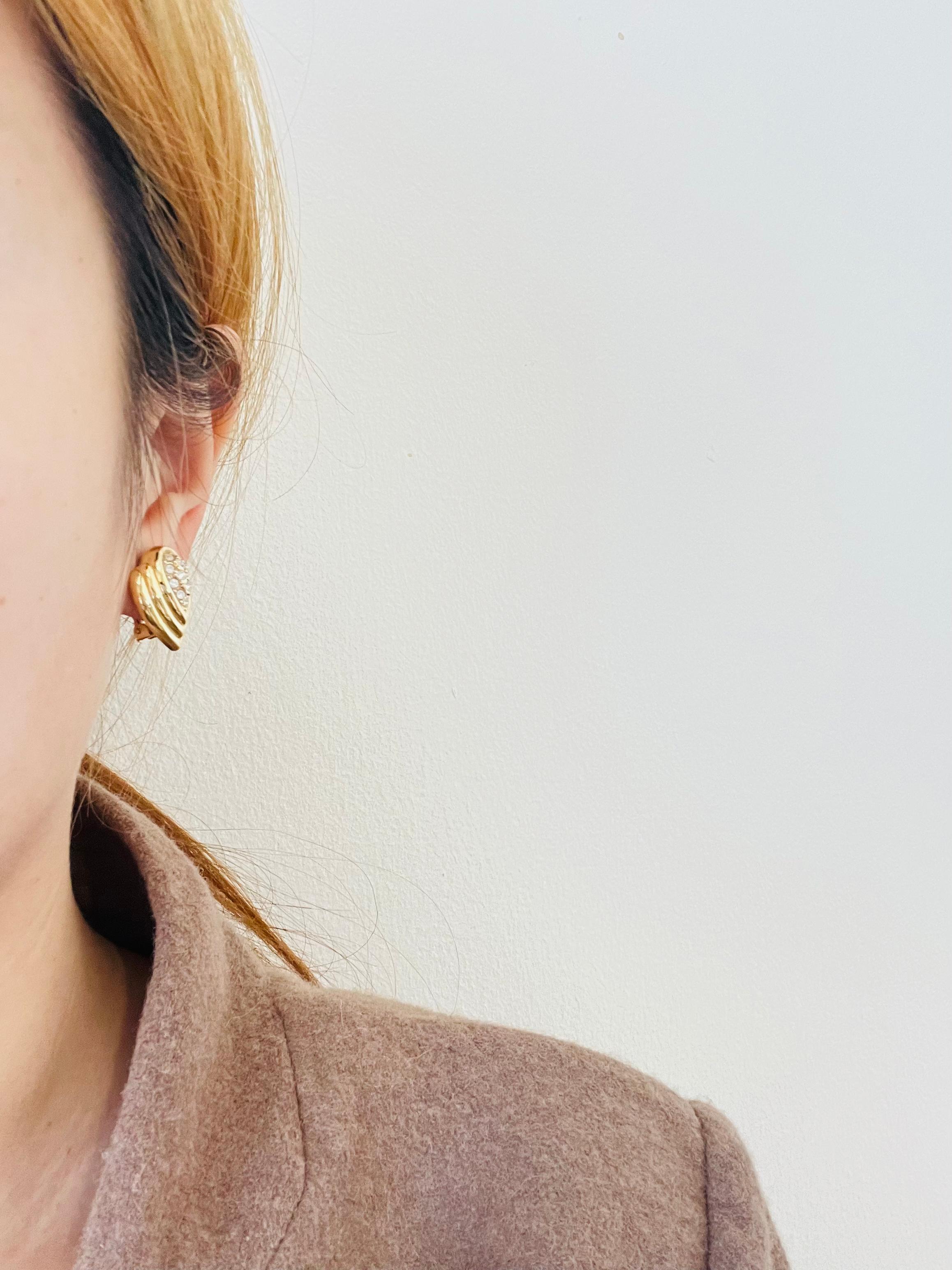 Christian Dior Vintage 1980s Oval Tear Water Drop Cluster Crystal Clip Earrings In Excellent Condition For Sale In Wokingham, England