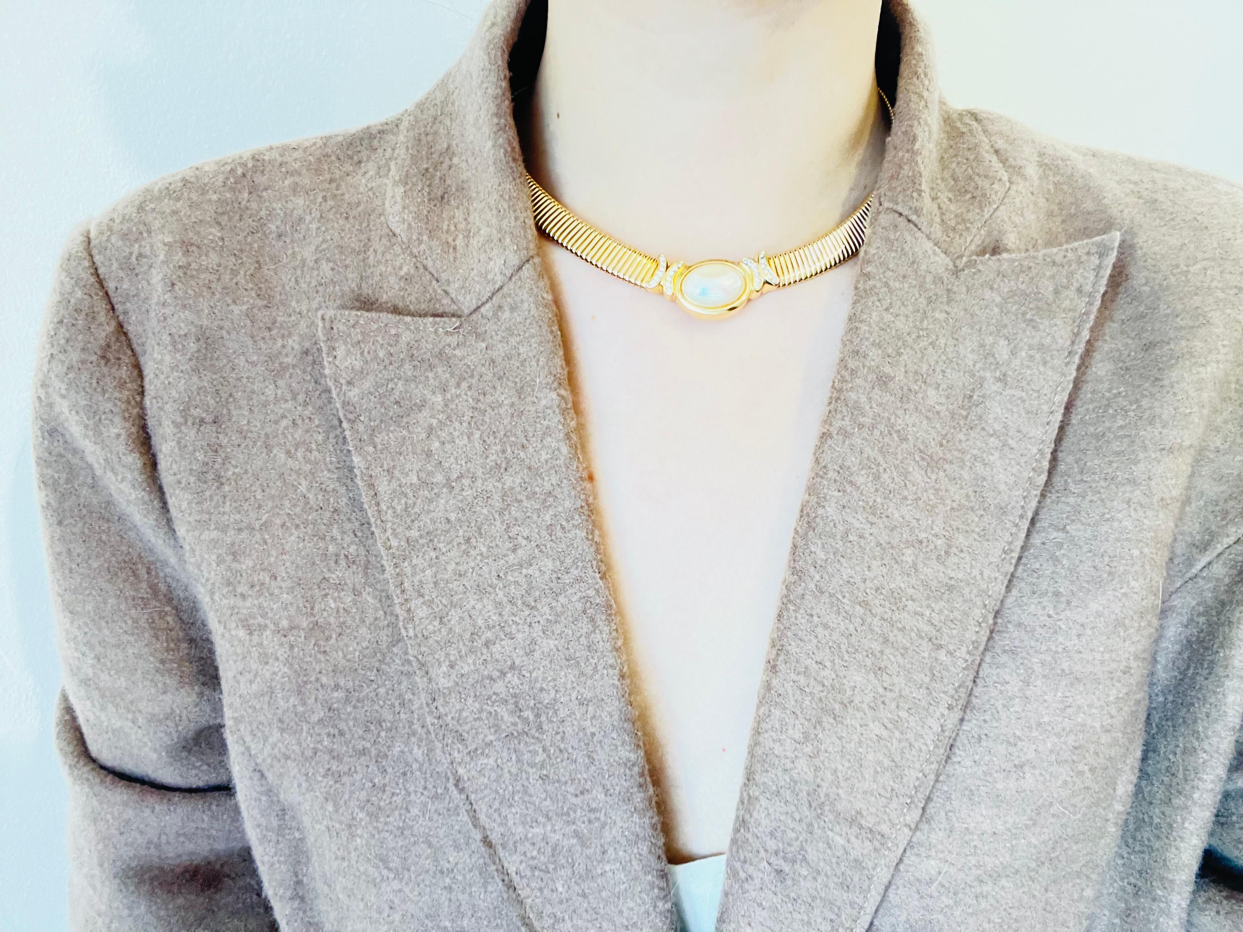 Christian Dior Vintage 1980s Oval White Pearl Crystals Omega Collar Necklace For Sale 1