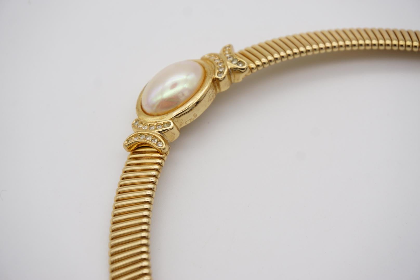 Christian Dior Vintage 1980s Oval White Pearl Crystals Omega Collar Necklace For Sale 3