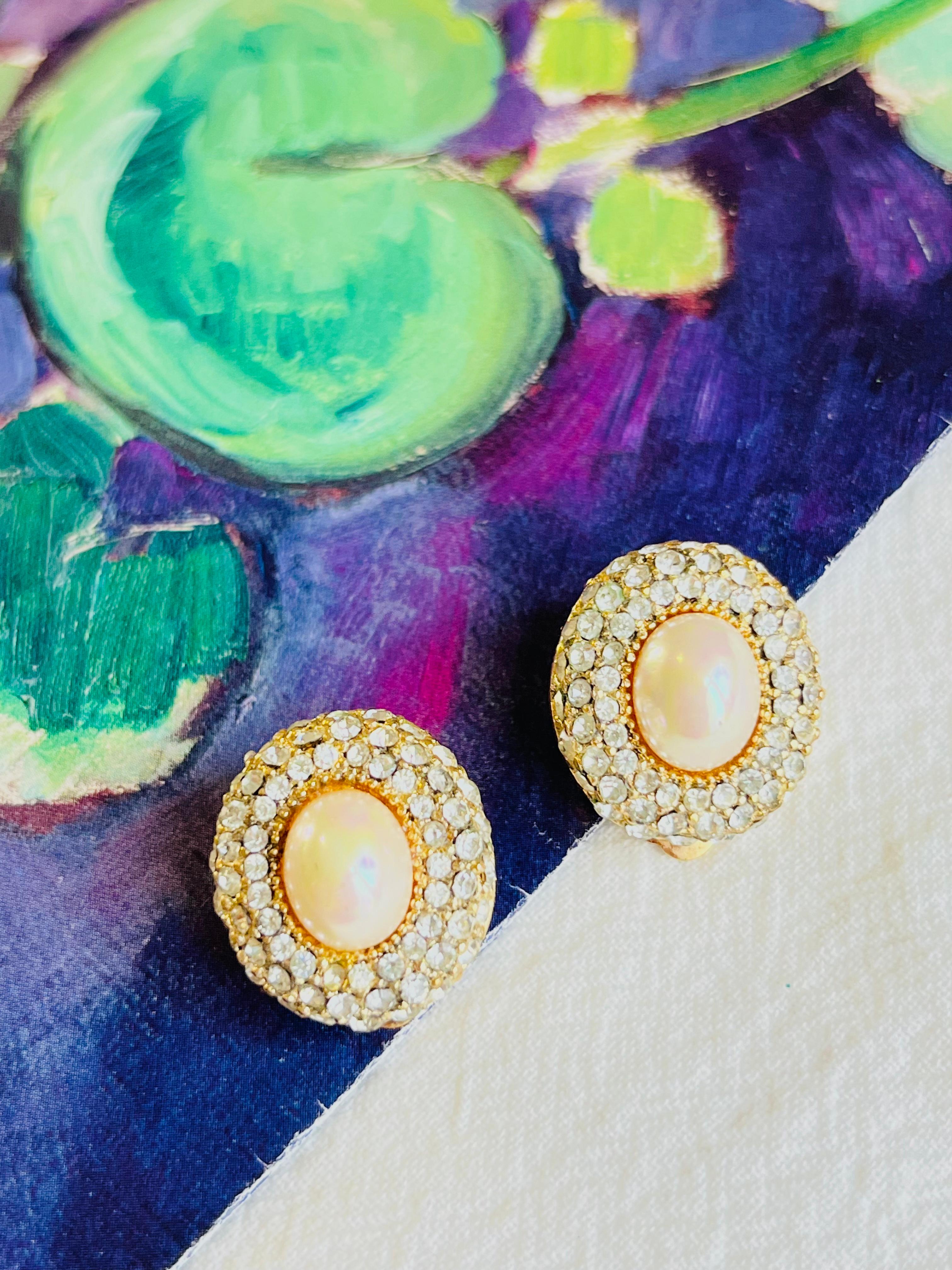 Christian Dior Vintage 1980s Oval White Pearl Shining Crystals Clip On Earrings In Good Condition For Sale In Wokingham, England