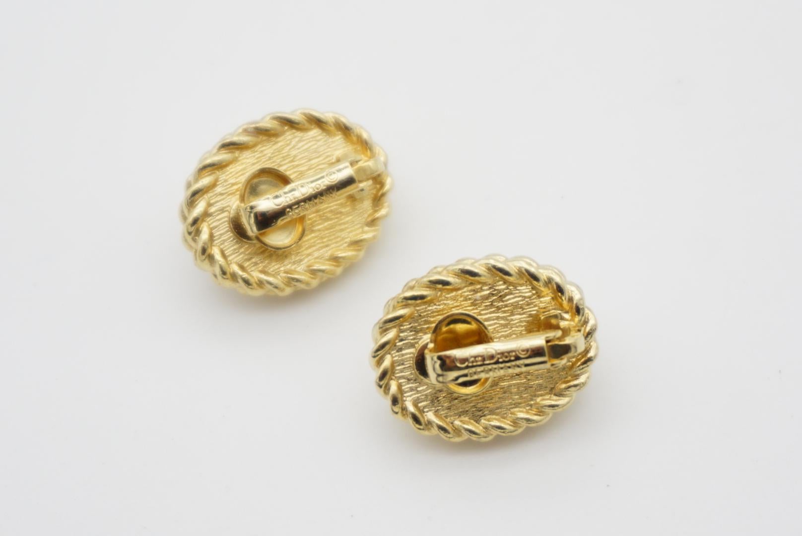 Christian Dior Vintage 1980s Oval White Pearl Swirl Twist Gold Clip On Earrings 5