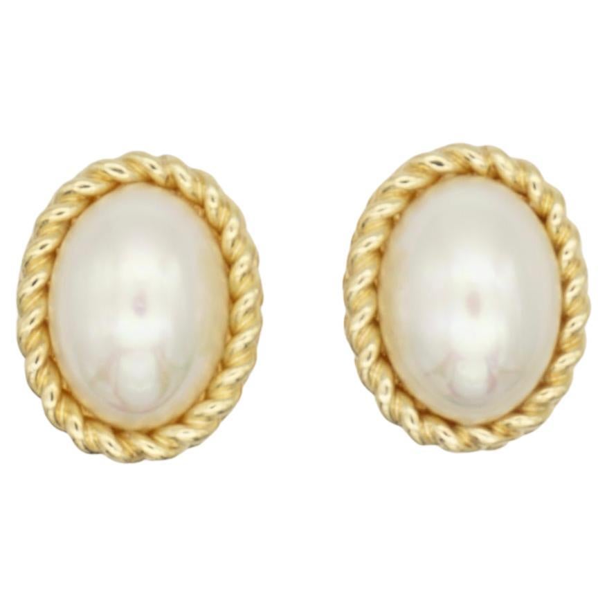 Christian Dior Vintage 1980s Oval White Pearl Swirl Twist Clip On Earrings Gold Plated

Very excellent condition. Very new. 100% Genuine.

A very beautiful pair of earrings by Chr. DIOR, signed at the back. 

Size: 2.2*1.7 cm.

Weight: 8.0