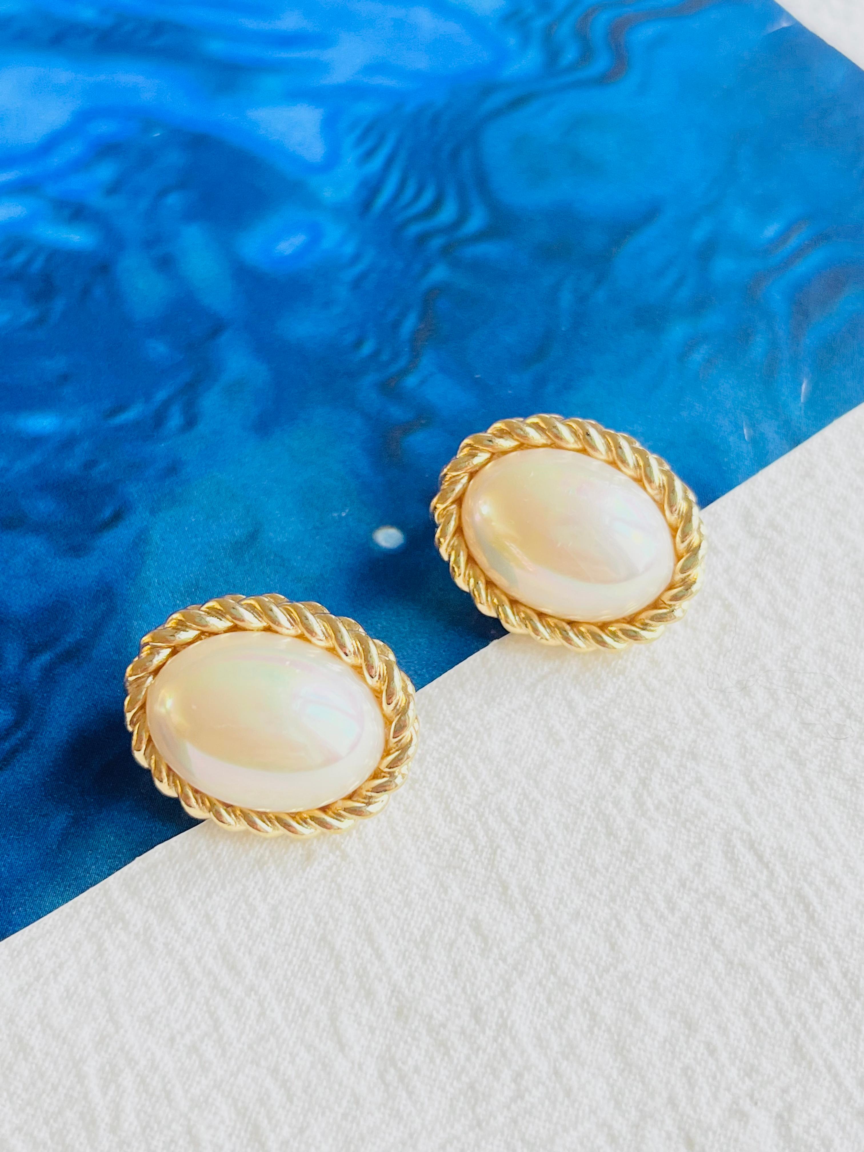 Christian Dior Vintage 1980s Oval White Pearl Swirl Twist Gold Clip On Earrings In Excellent Condition In Wokingham, England